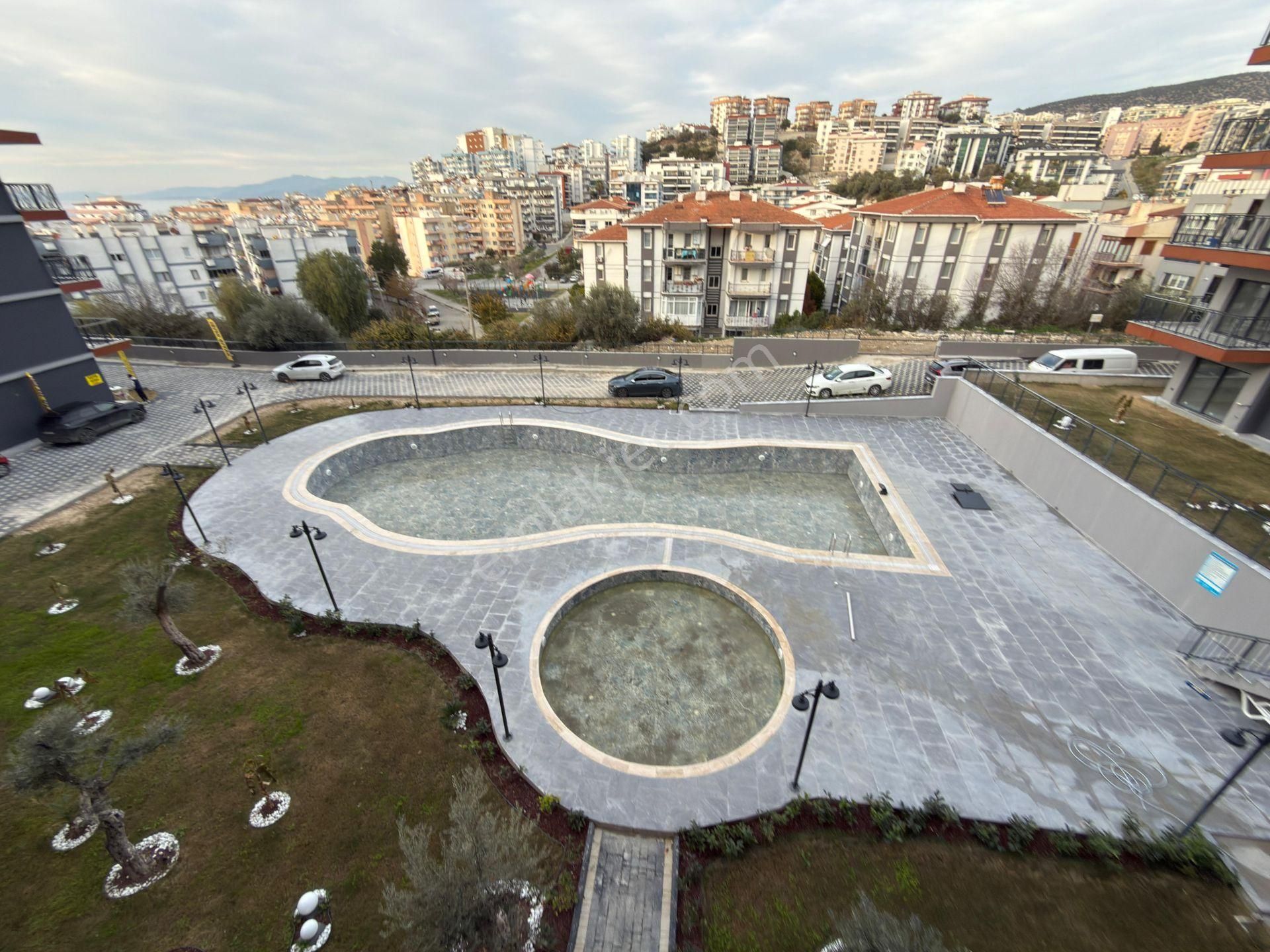 Şok Fiyat ! Kuşadasında Satılık Merkezı Konum-7/24 Güvenlik-havuz-bahçe-kombi-lüx-fırsat Daireler - Görsel 35