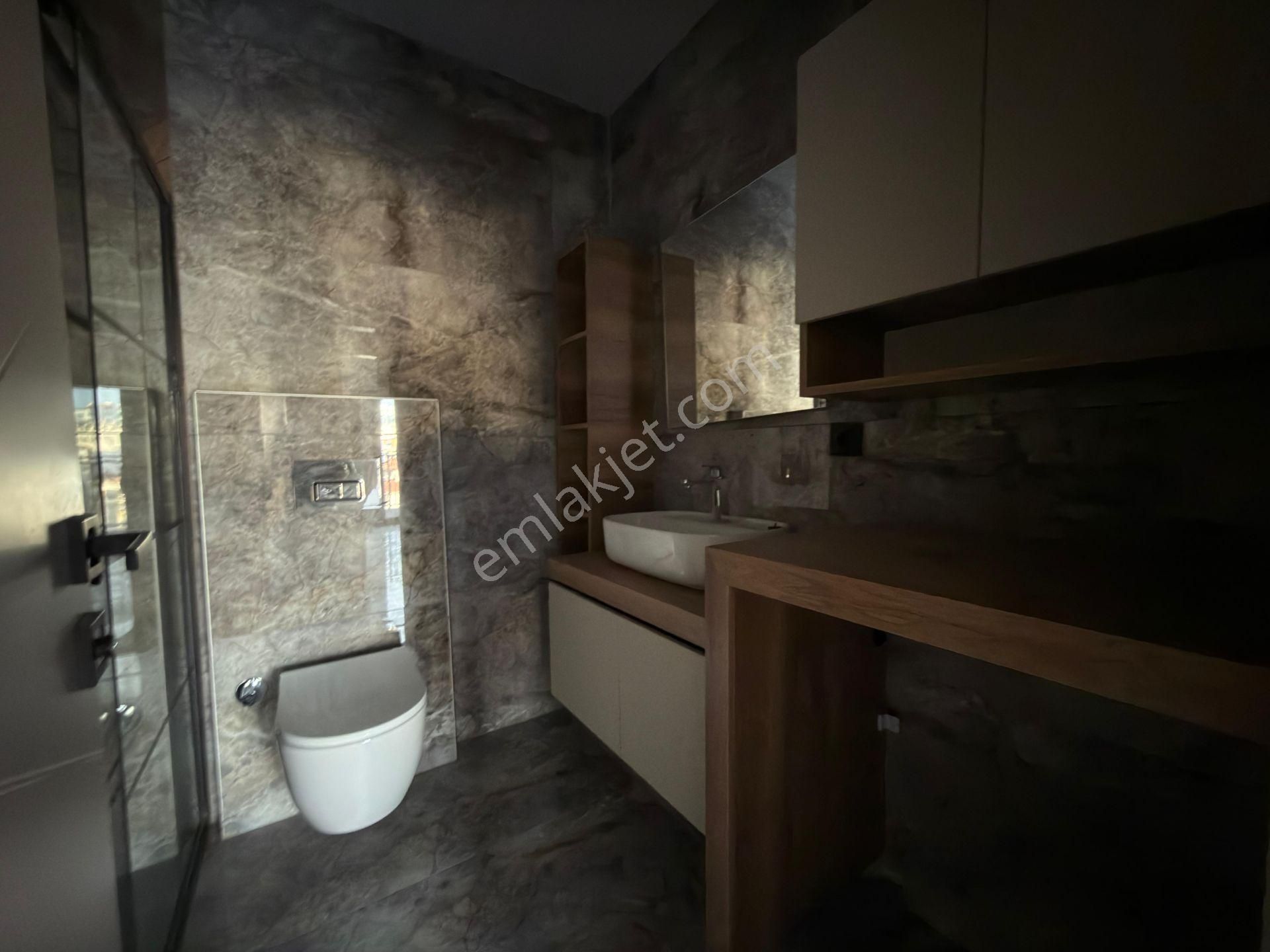 Şok Fiyat ! Kuşadasında Satılık Merkezı Konum-7/24 Güvenlik-havuz-bahçe-kombi-lüx-fırsat Daireler - Görsel 27