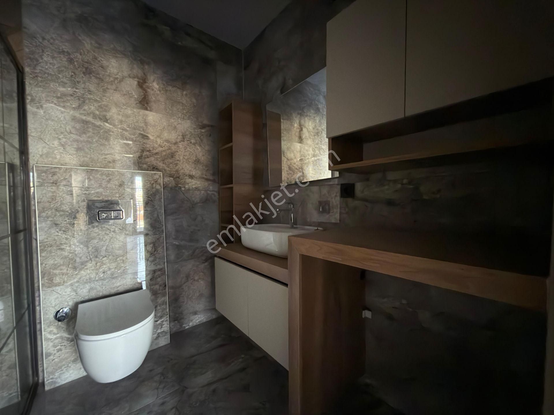 Şok Fiyat ! Kuşadasında Satılık Merkezı Konum-7/24 Güvenlik-havuz-bahçe-kombi-lüx-fırsat Daireler - Görsel 30