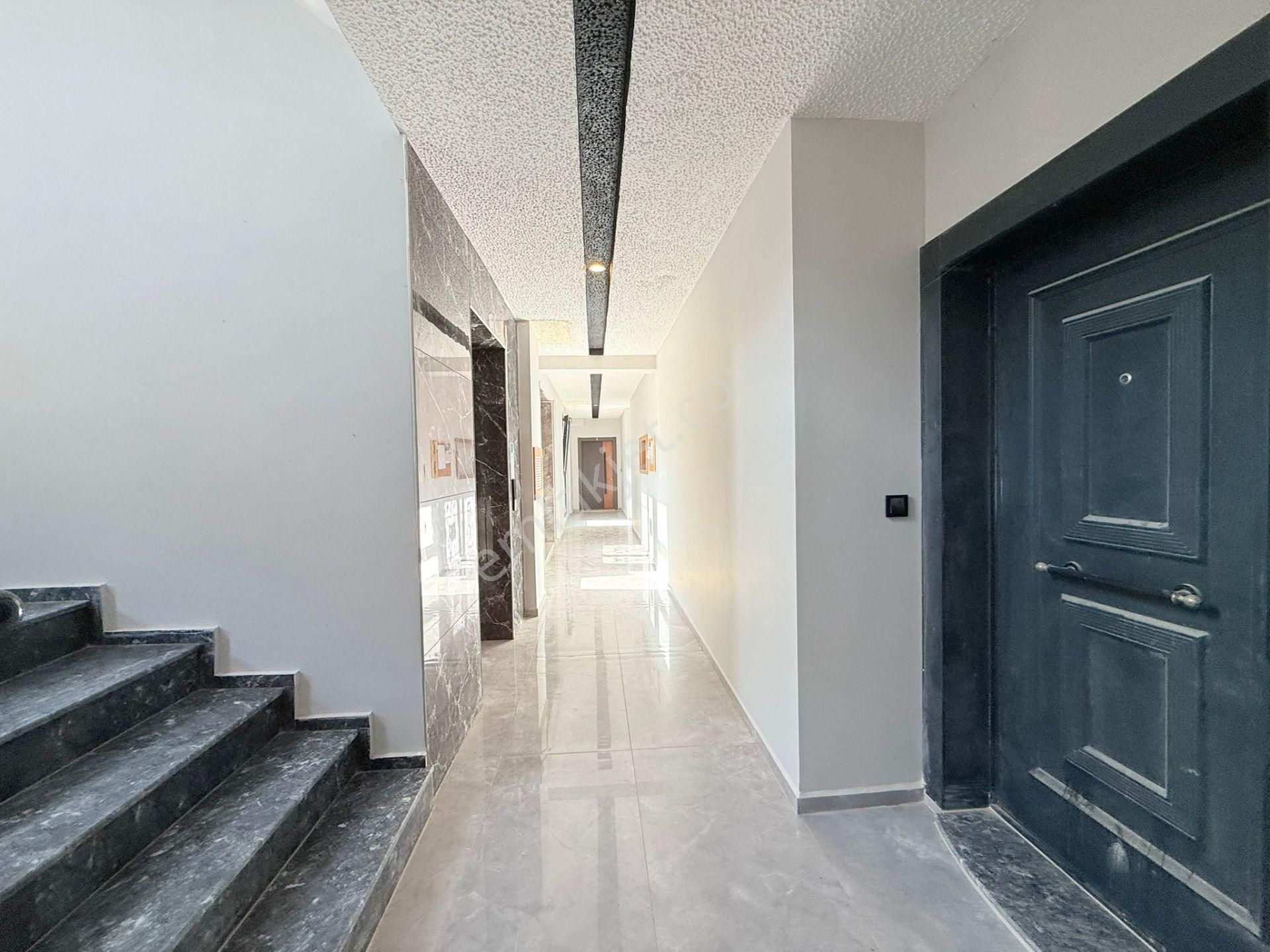 Şok Fiyat ! Kuşadasında Satılık Merkezı Konum-7/24 Güvenlik-havuz-bahçe-kombi-lüx-fırsat Daireler - Görsel 10