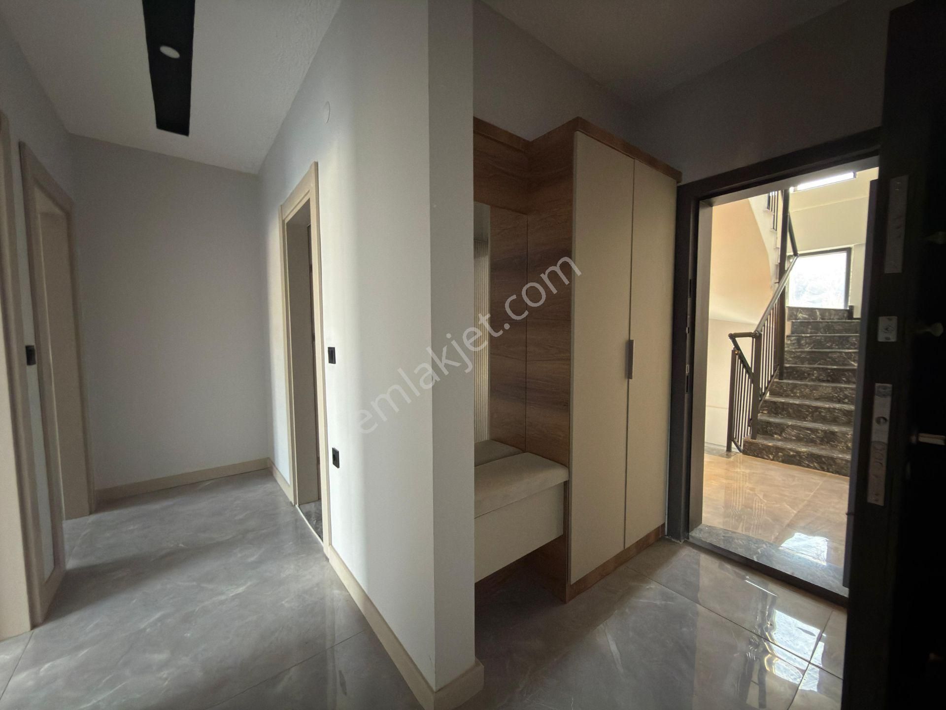 Şok Fiyat ! Kuşadasında Satılık Merkezı Konum-7/24 Güvenlik-havuz-bahçe-kombi-lüx-fırsat Daireler - Görsel 29