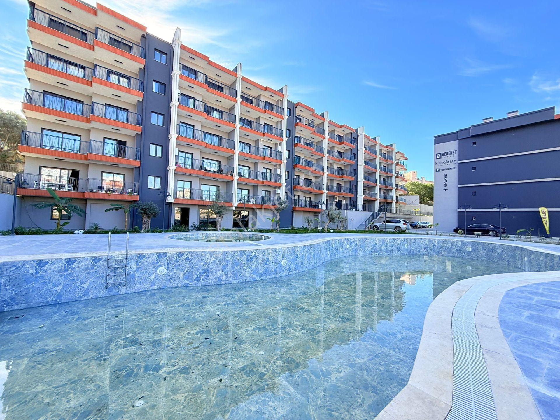 Şok Fiyat ! Kuşadasında Satılık Merkezı Konum-7/24 Güvenlik-havuz-bahçe-kombi-lüx-fırsat Daireler - Görsel 4