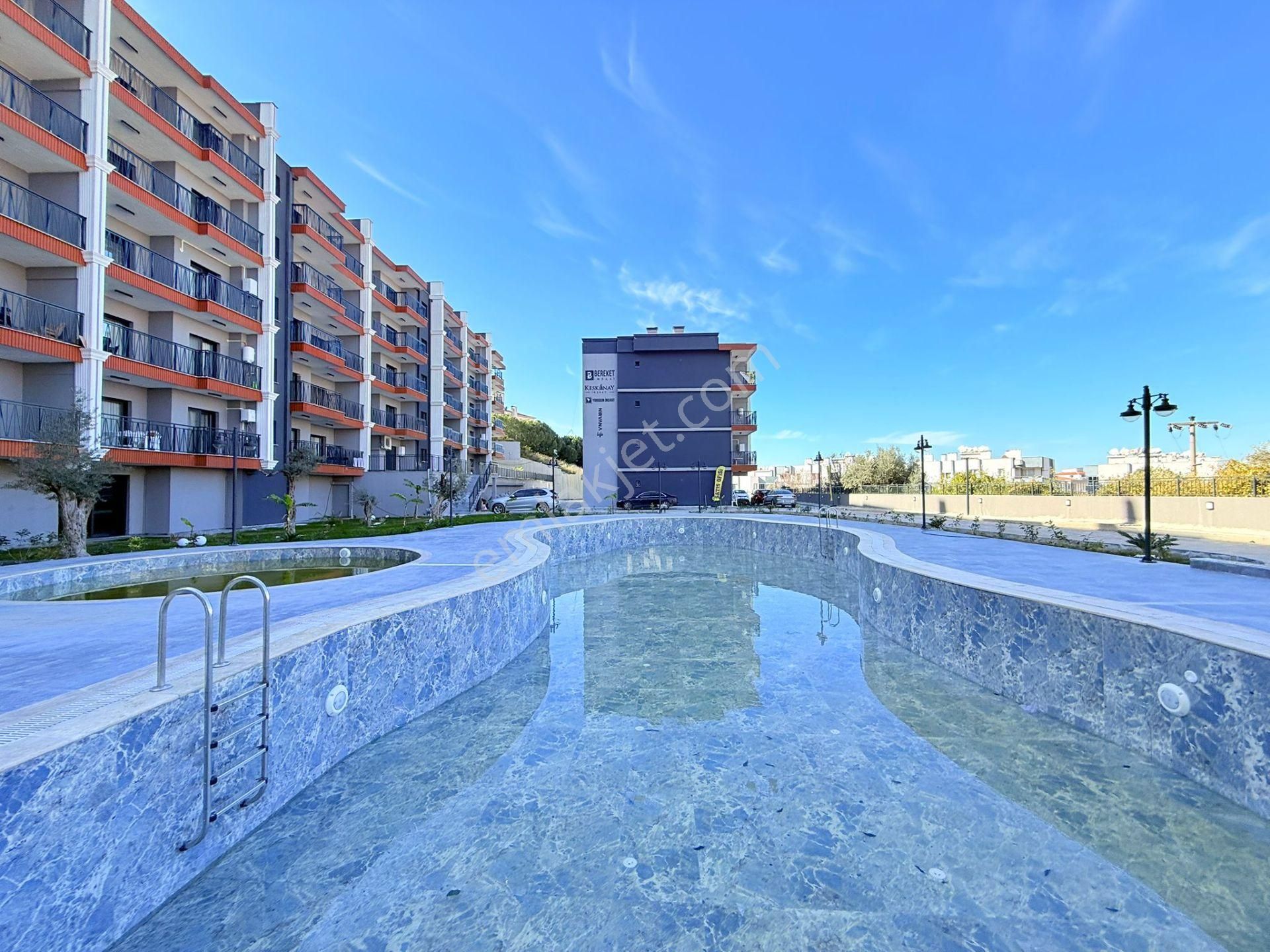 Şok Fiyat ! Kuşadasında Satılık Merkezı Konum-7/24 Güvenlik-havuz-bahçe-kombi-lüx-fırsat Daireler - Görsel 14