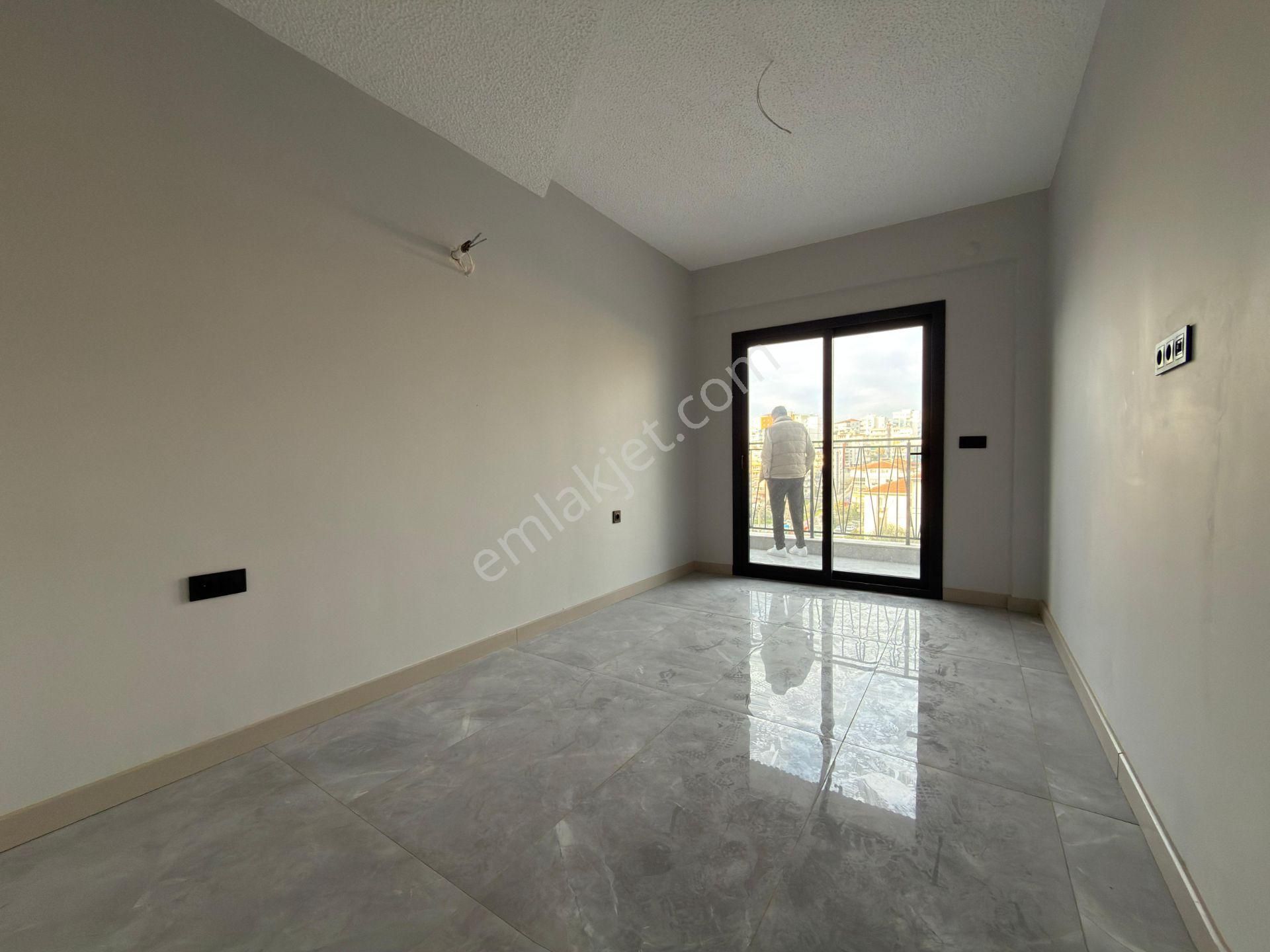 Şok Fiyat ! Kuşadasında Satılık Merkezı Konum-7/24 Güvenlik-havuz-bahçe-kombi-lüx-fırsat Daireler - Görsel 25