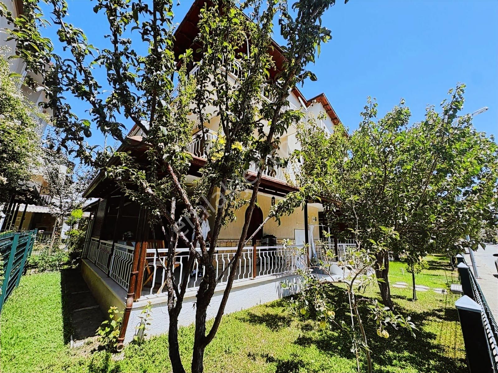 Kuşadası Davutlar'da Denize 80 Mt Mesafede 4+1 Yazlık - Görsel 13