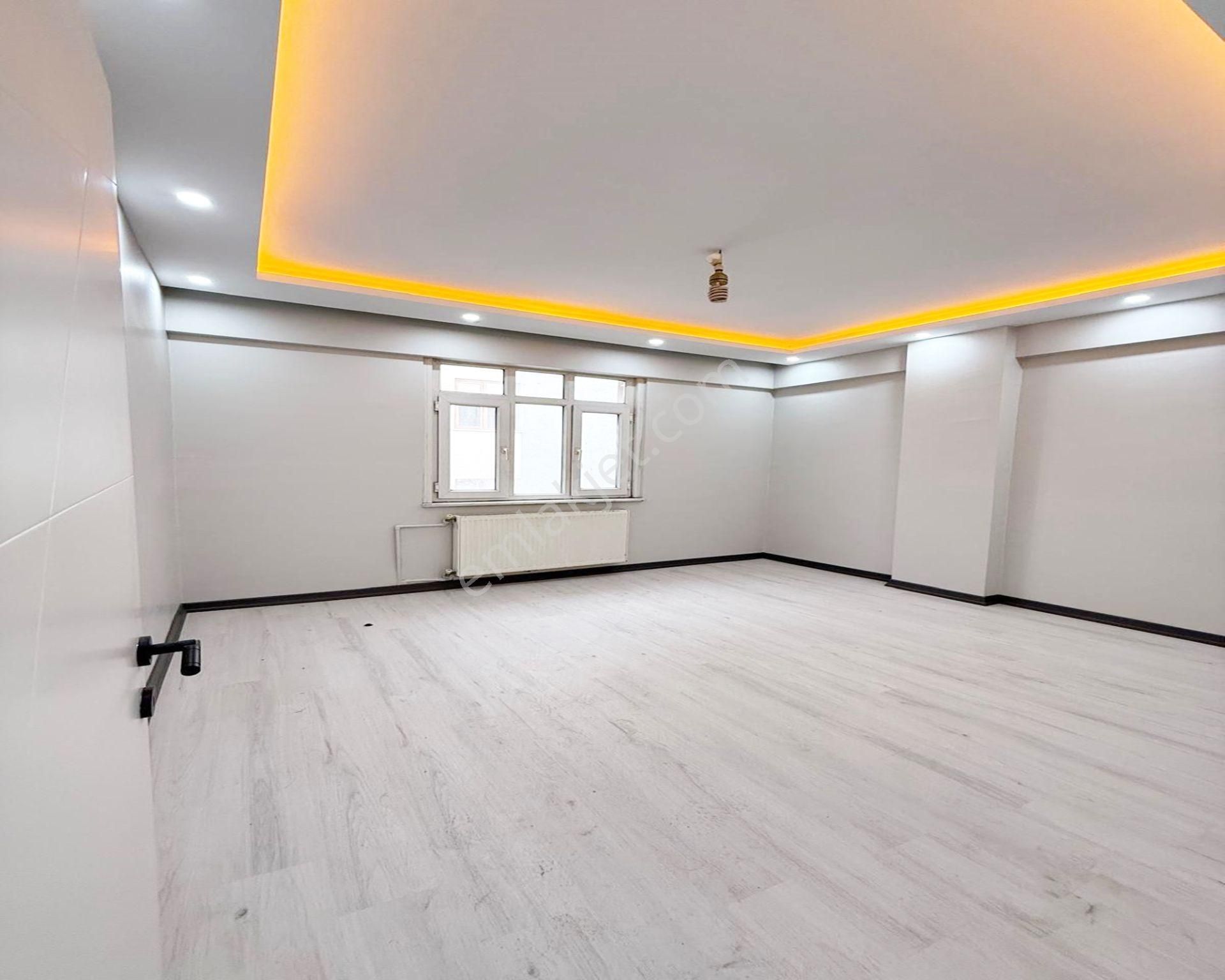 Acil Metrobüse Liseye Yakın Cadde Üzeri 145m2 3+1 Satılık Daire