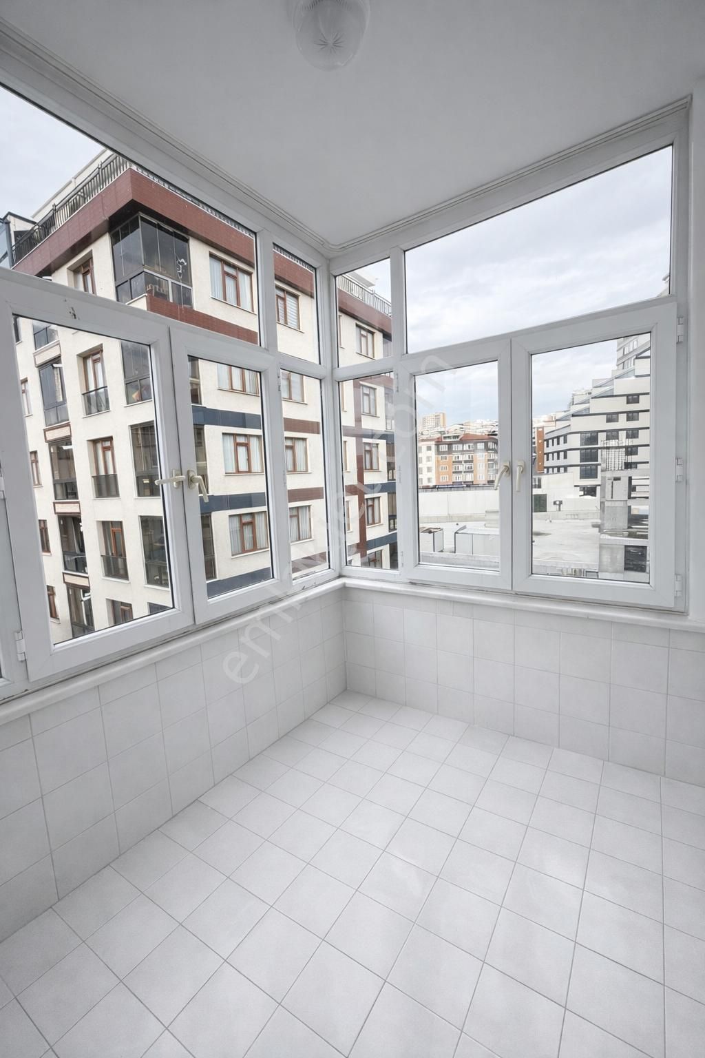 Acil Metrobüse Liseye Yakın Cadde Üzeri 145m2 3+1 Satılık Daire - Görsel 3