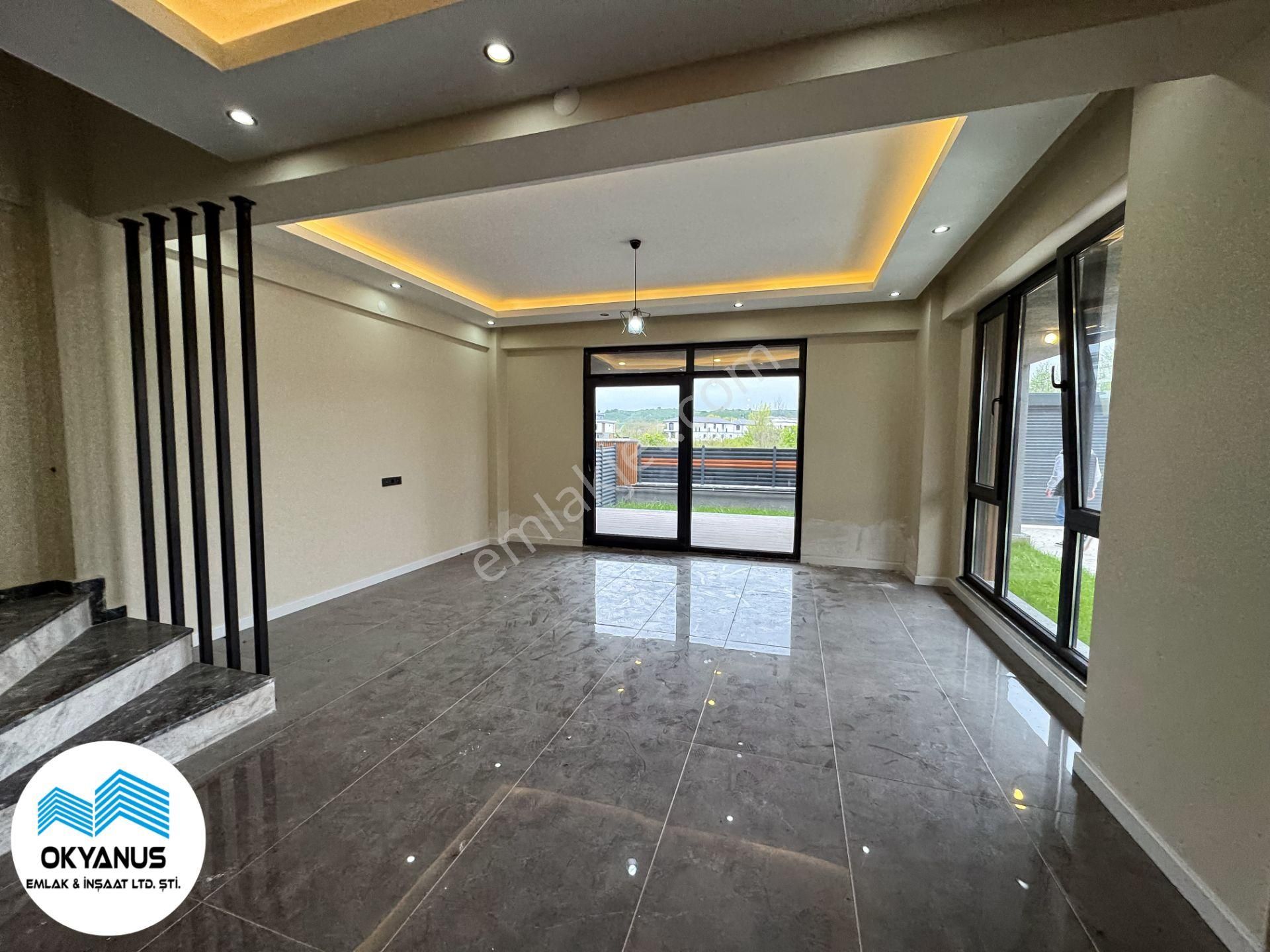 Karasuda Geniş Bahçe Kullanımlı Modern Yapılı 3+1 Sıfır Villa - Görsel 12