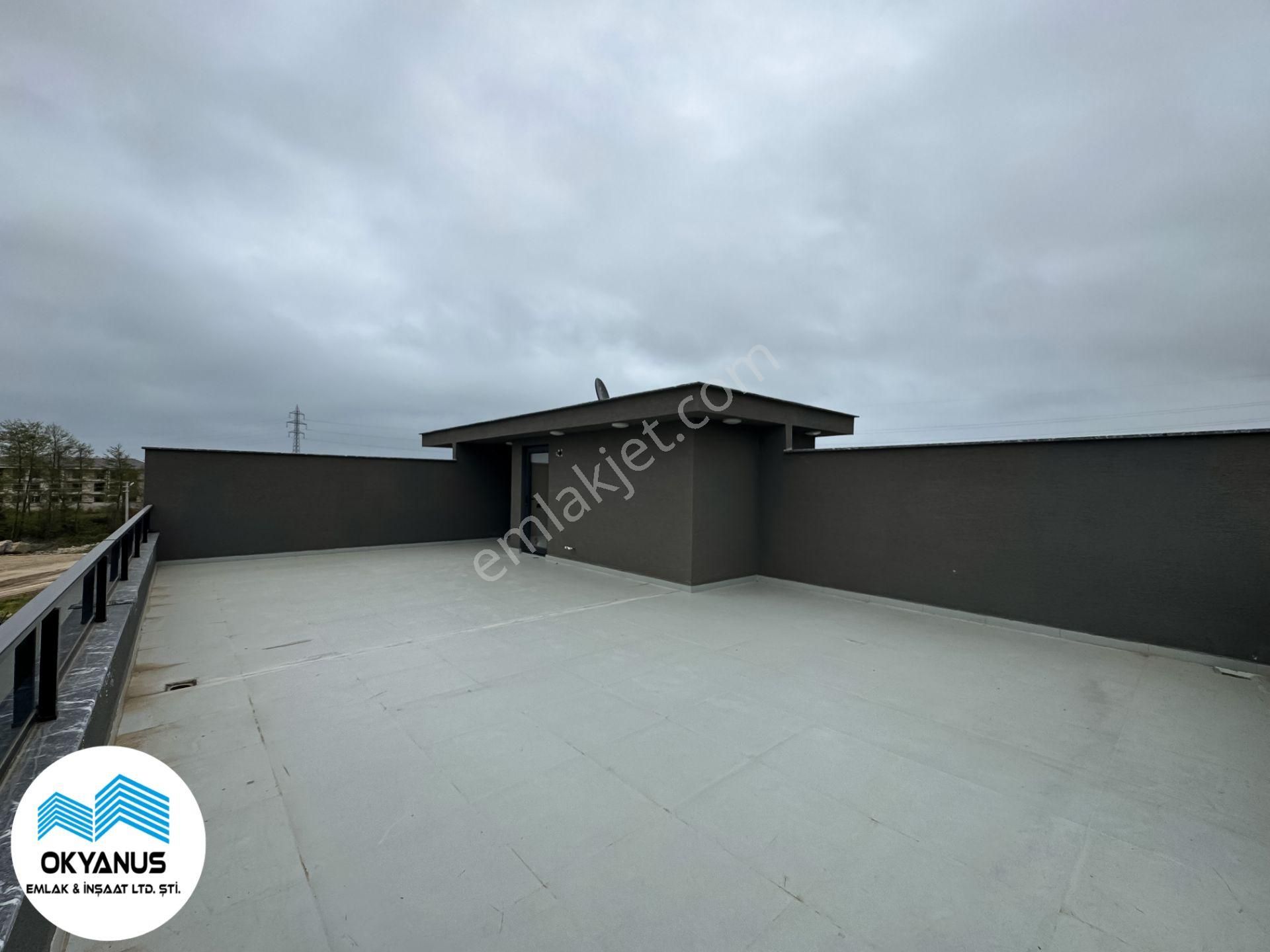 Karasuda Geniş Bahçe Kullanımlı Modern Yapılı 3+1 Sıfır Villa - Görsel 28