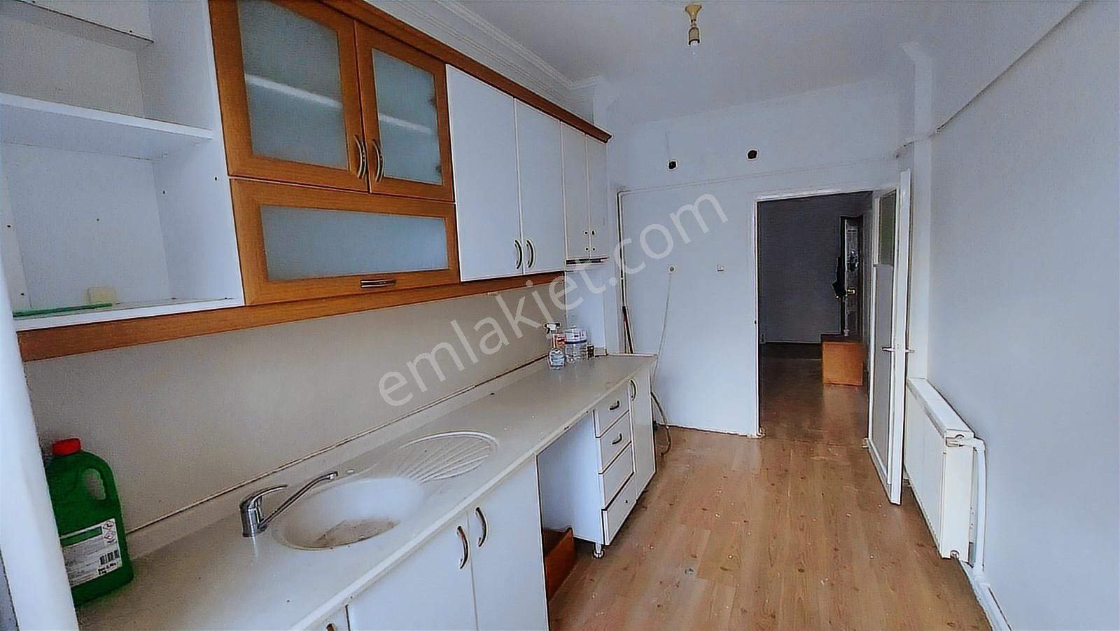 Tepebaşı Mahallesi Çaldağ Sokak 3+1 Kiralık Daire(boyası Yeni)