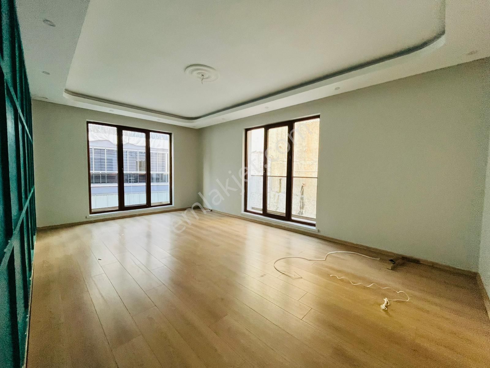 Valentia'dan Yerden Isıtmalı Ara Katta Kiralık 3+1 Daire !!! - Görsel 8