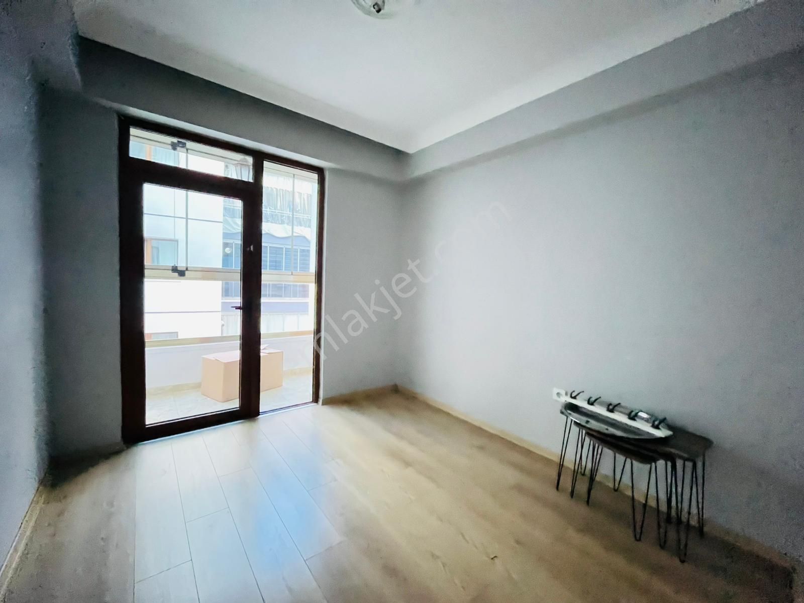 Valentia'dan Yerden Isıtmalı Ara Katta Kiralık 3+1 Daire !!! - Görsel 7