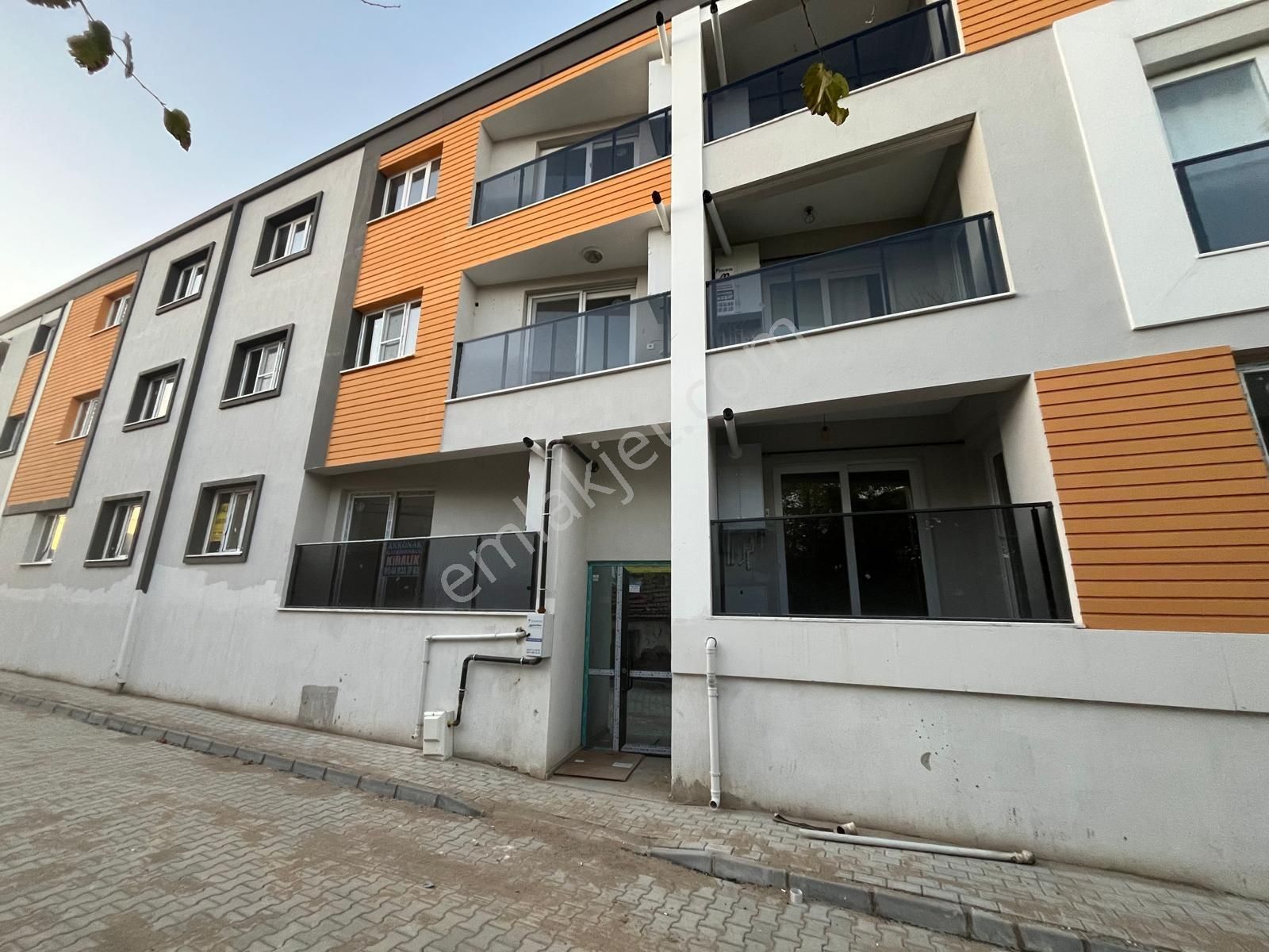 Miray Emlaktan Yenimahallede Doğalgazlı Kiralık 2+1 Daire - Görsel 3