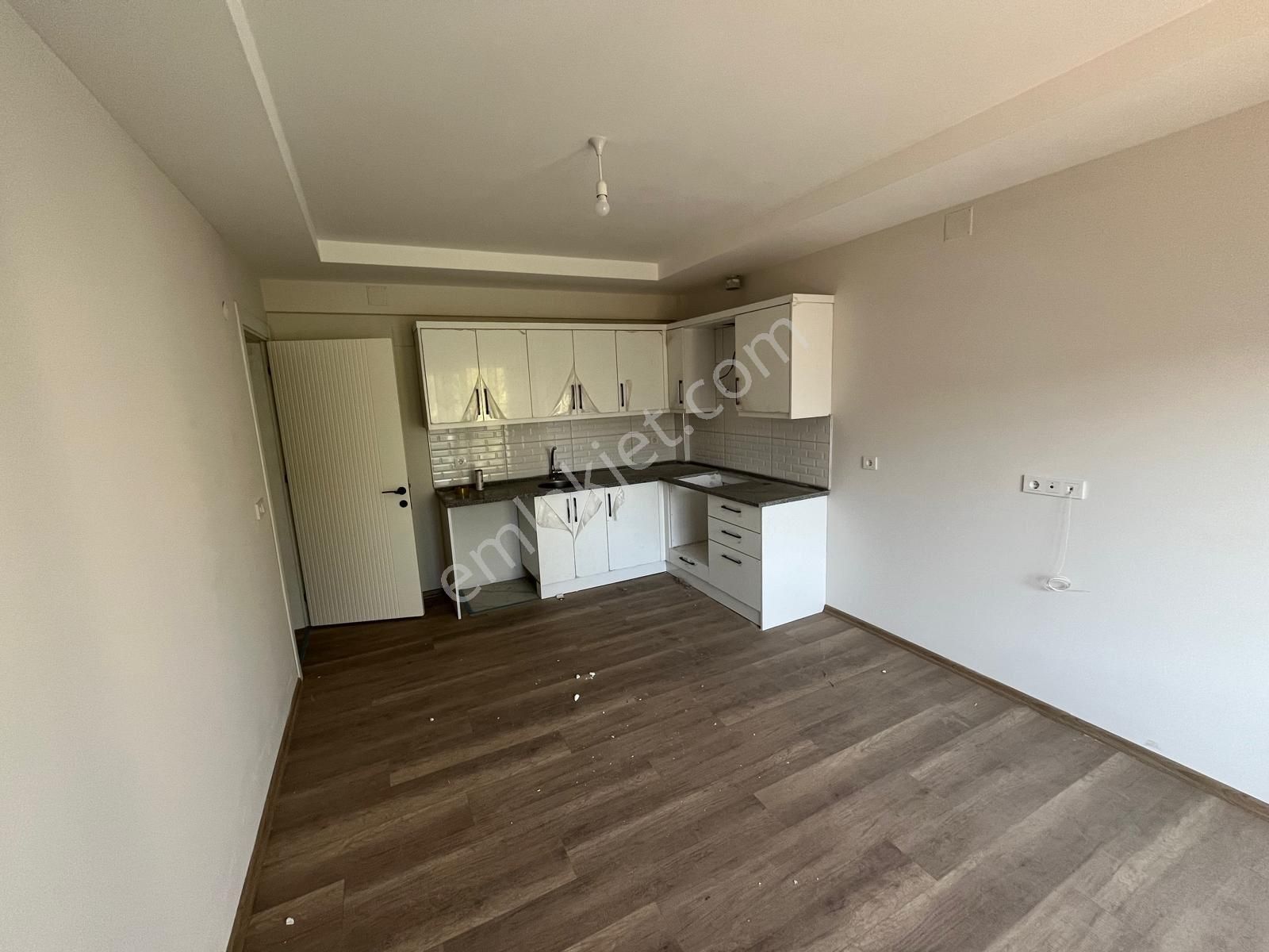 Miray Emlaktan Yenimahallede Doğalgazlı Kiralık 2+1 Daire - Görsel 6