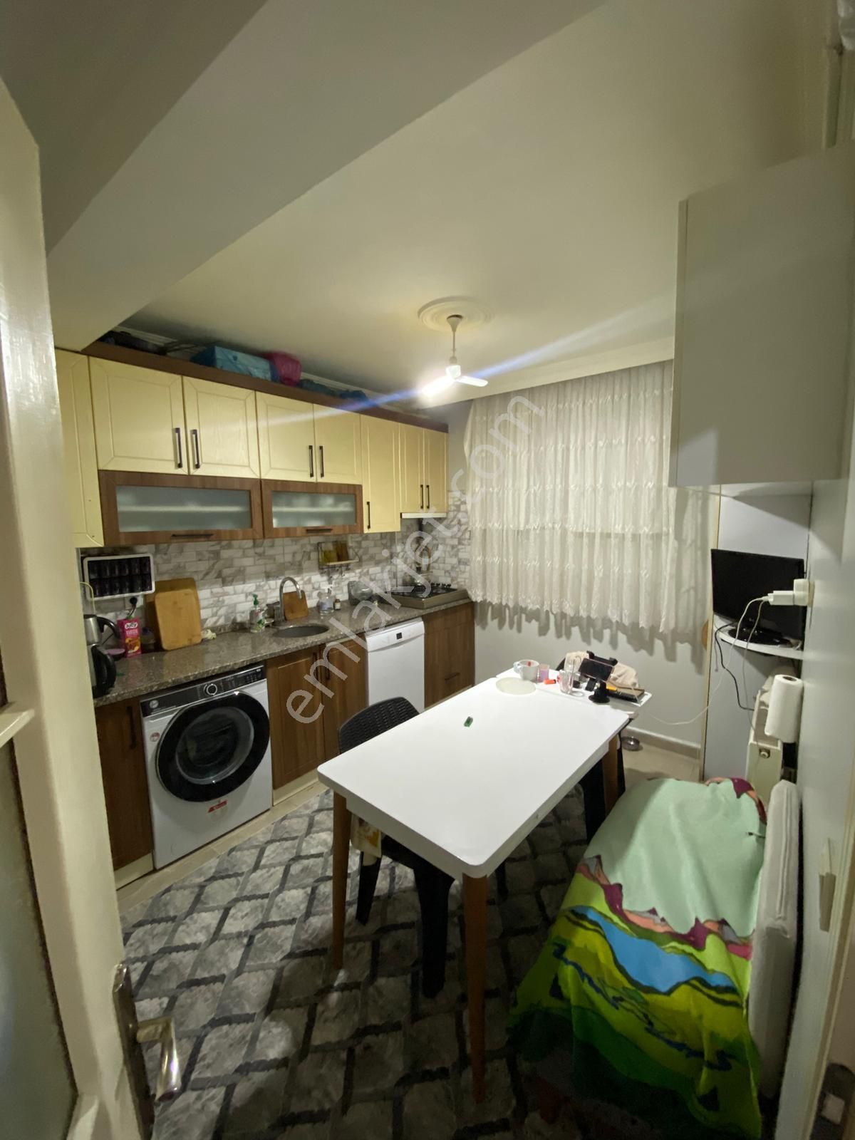 Bayrampaşa Muratpaşa 2+1 Bahçe Katı 10 Yıllık Asansörlü Krediye Uygun Asansörlü - Görsel 2