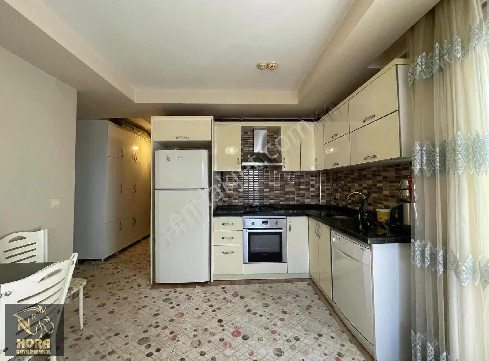 Nora Dan Üni Cad. 1+1 Doğalgazlı Ve Geniş Oturumu Daire - Görsel 3