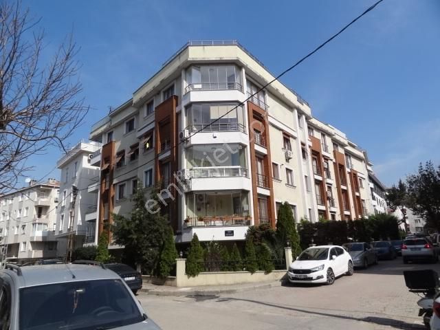 Altıntepe Genç Apt.garajlı Kombili Satılık Lüks Giriş Daire 1+1