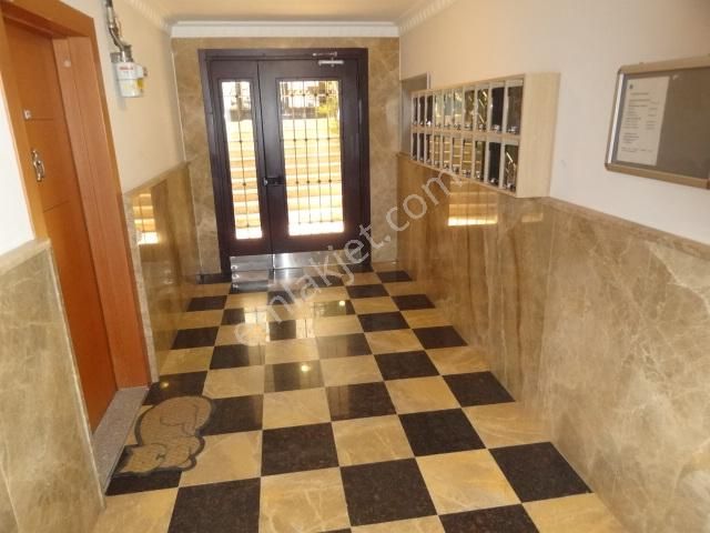 Altıntepe Genç Apt.garajlı Kombili Satılık Lüks Giriş Daire 1+1 - Görsel 32