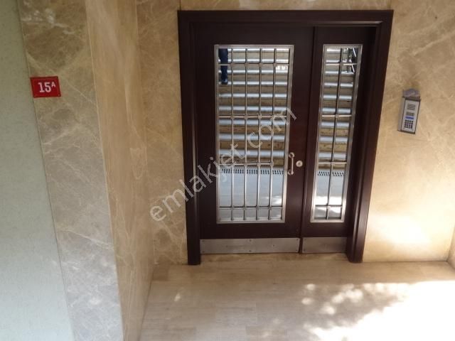 Altıntepe Genç Apt.garajlı Kombili Satılık Lüks Giriş Daire 1+1 - Görsel 22