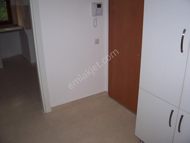 Altıntepe Genç Apt.garajlı Kombili Satılık Lüks Giriş Daire 1+1 - Görsel 7