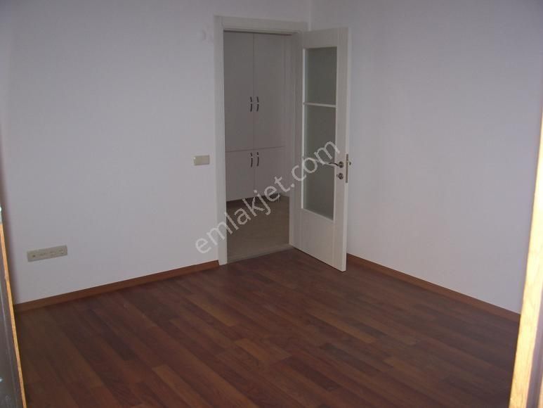 Altıntepe Genç Apt.garajlı Kombili Satılık Lüks Giriş Daire 1+1 - Görsel 17