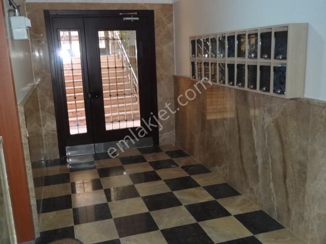 Altıntepe Genç Apt.garajlı Kombili Satılık Lüks Giriş Daire 1+1 - Görsel 23