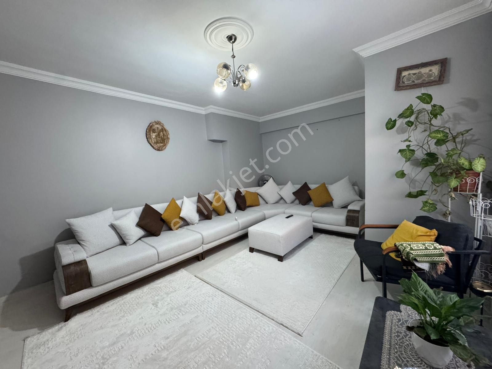 Reşadiye Mahallesinde 3+1 Ara Katta Masrafsız Satılık Daire Fırsatı