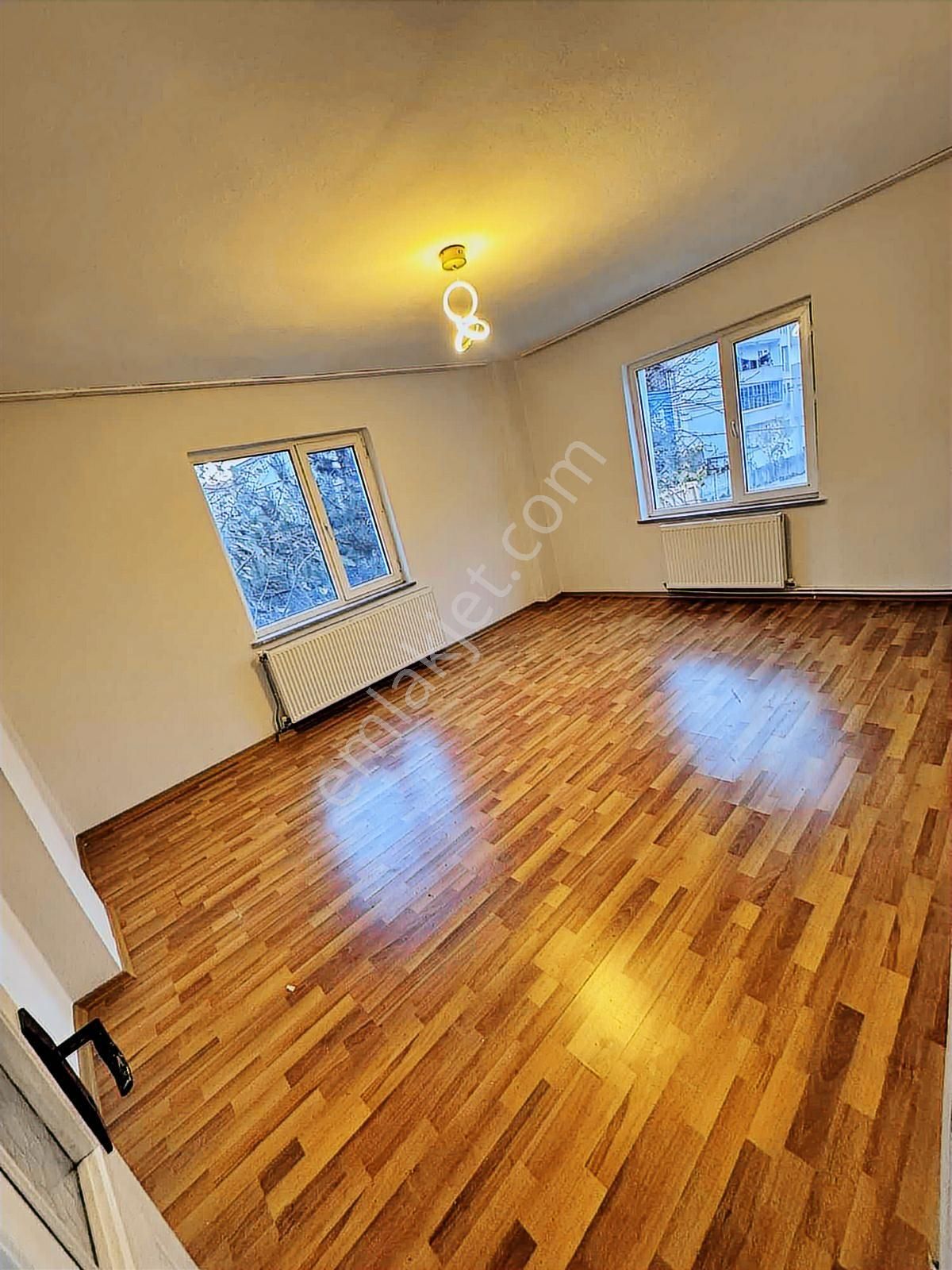 Kapaklı Amasyalılar Meydanın Da 2+1 Ara Kat Ön Cephe