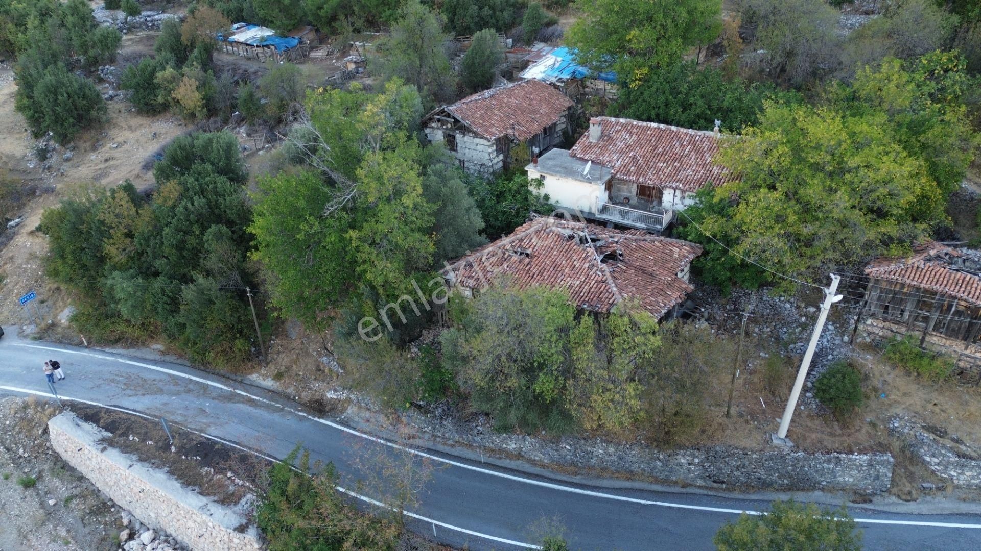 Antalya Akseki Geriş Mahallesinde 363 M Satılık Arsa Yol Cepheli Kaçmaz