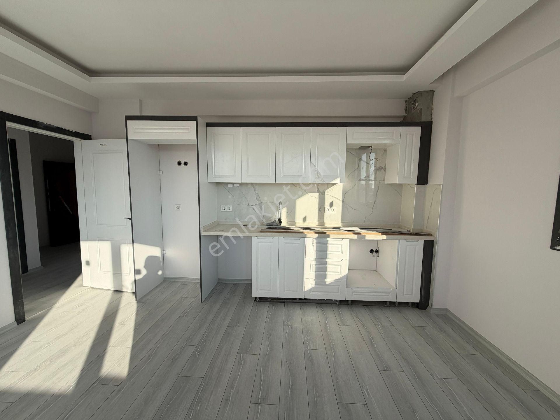 Kuşadası İkiçeşmelik Garaj Arkasında 5 Katlı Asansörlü Yeni Binanın 3.ncü Katı Sıfır 2+1 Daire - Görsel 13
