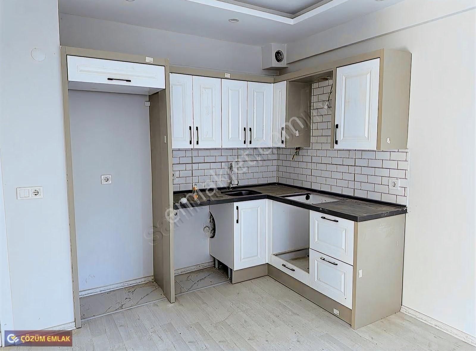Çözüm Emlak'tan 23 Nisan Parkı Civarında Sıfır 2+1 Satılık Daire