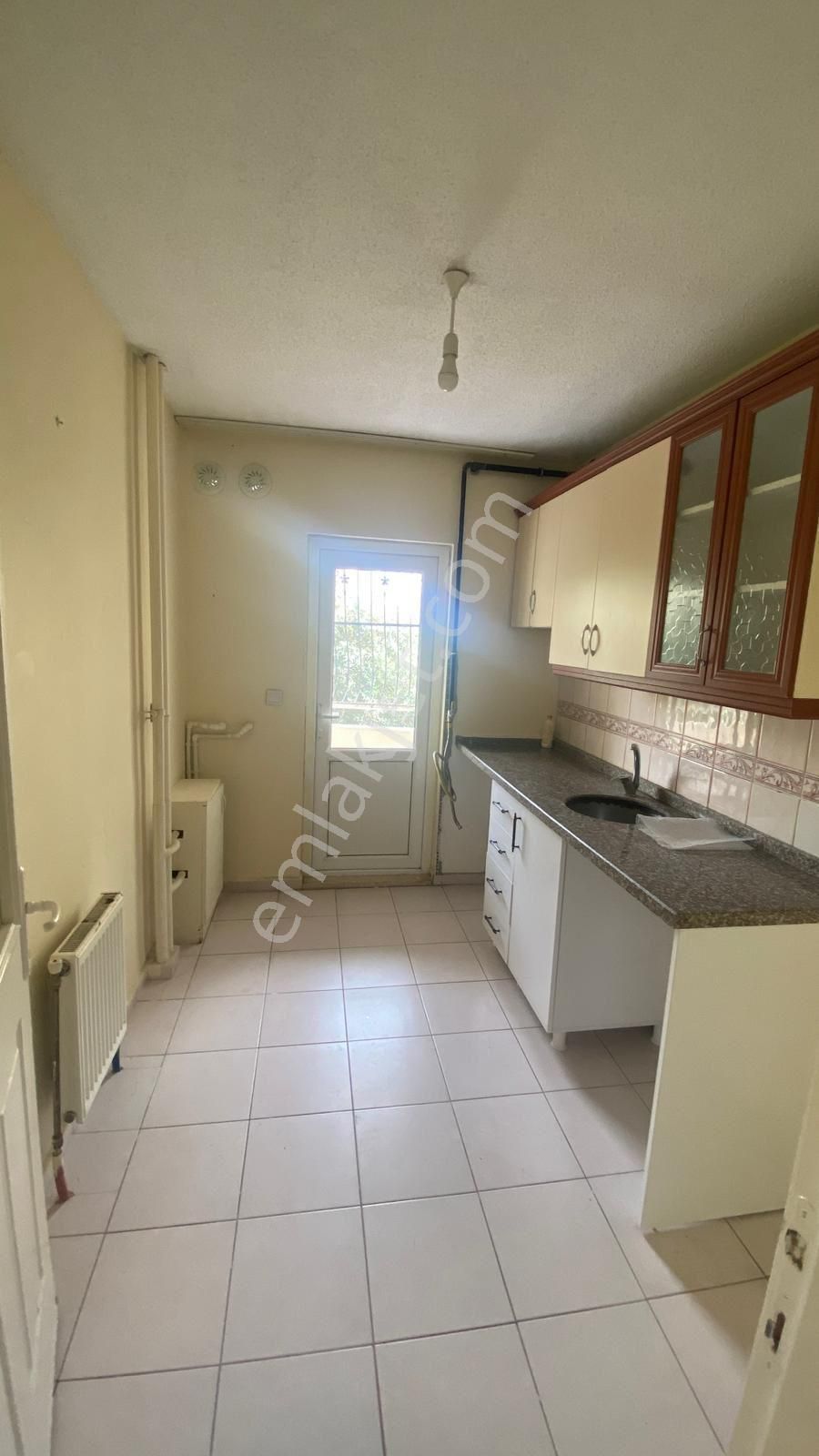 Adana Sarıçam Osmangazi Tokilerde Canlı Lokasyonda Doğalgazlı 2+1 Fırsat Kiralk Daire