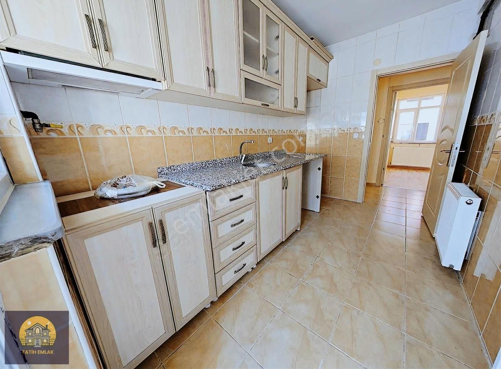 Fatih Emlaktan Mevlana Cami Yakını 3+1 Satılık Ara Kat Daire
