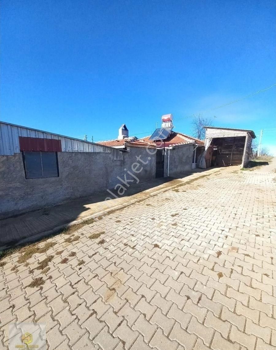 Yarımca Mahallesinde Satılık Müstakil Köy Evi