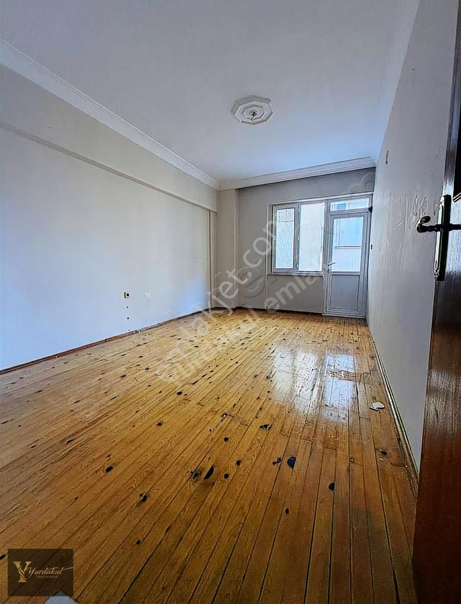 Cumhuriyet Mahallesinde Ara Katta Kiralık 3+1 - Görsel 6