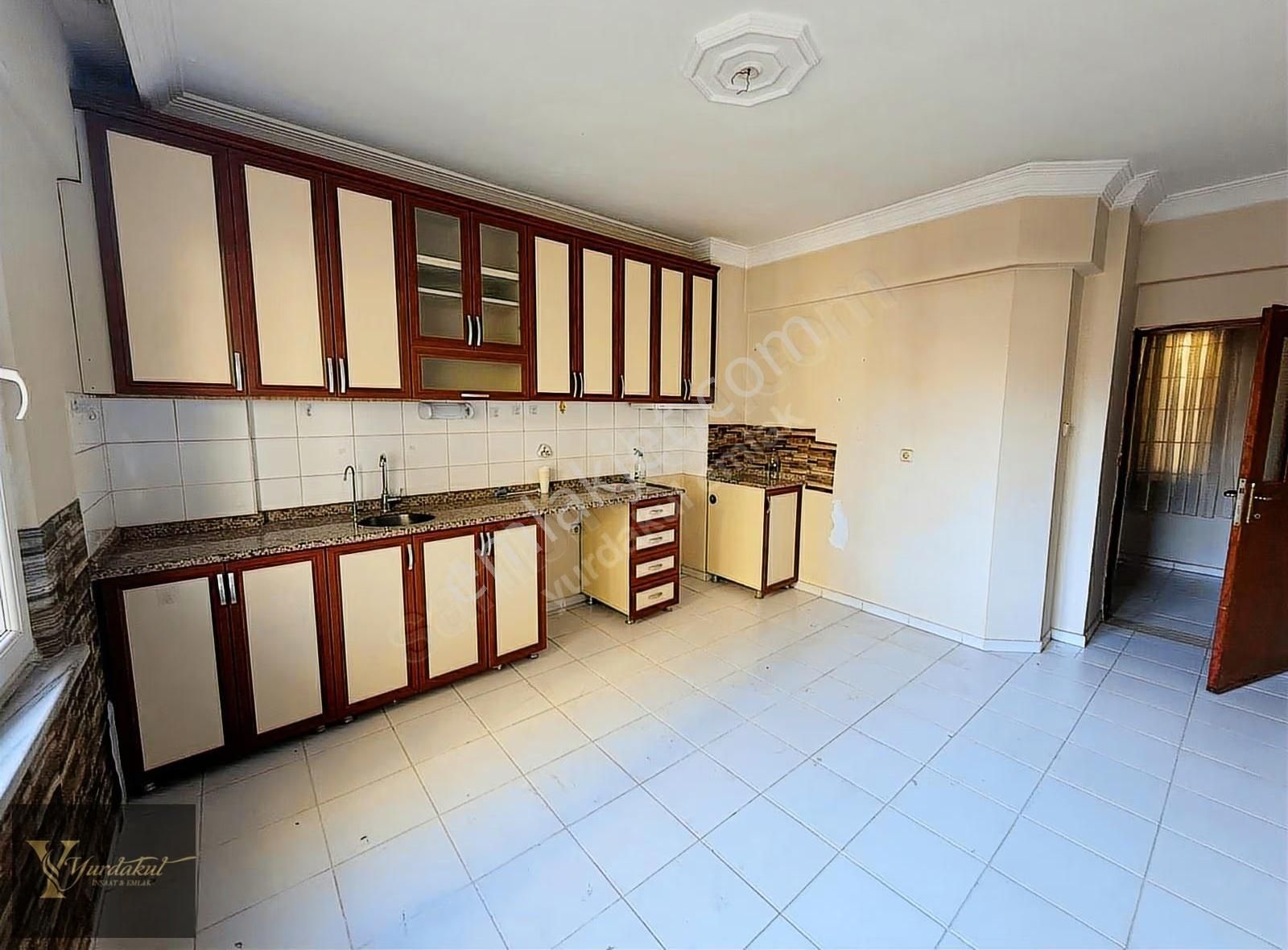 Cumhuriyet Mahallesinde Ara Katta Kiralık 3+1 - Görsel 9