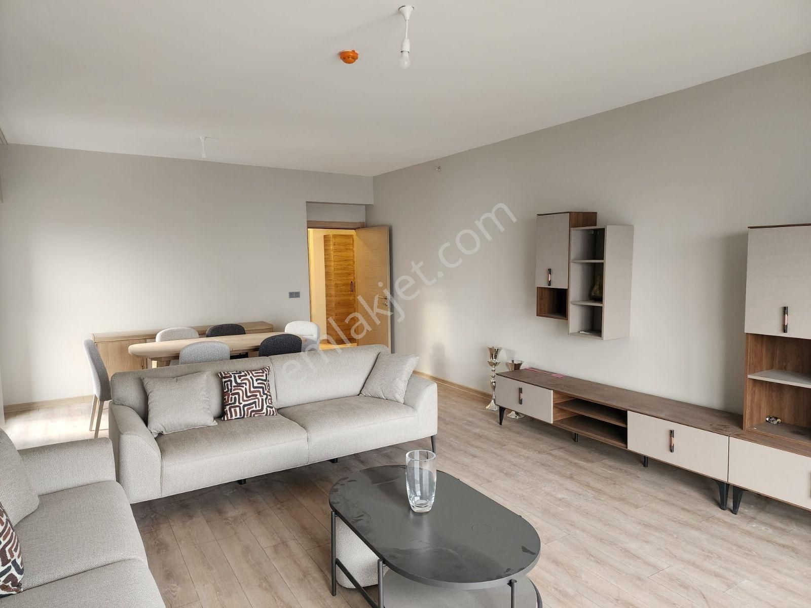 Çözüm Gayrimenkul'den Esenyurt'ta Ful Tadilatlı Eşyalı Daire