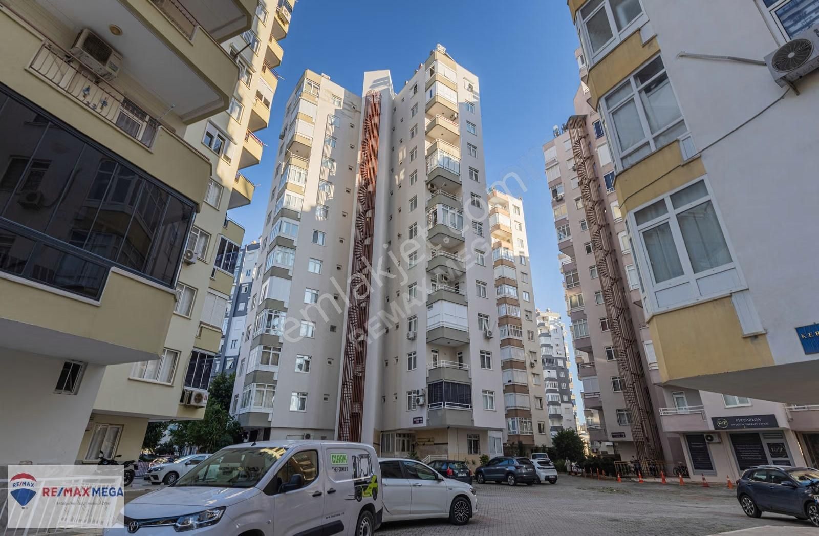 Siteler Mahallesi Armağankent Sitesinde Geniş 3+1 Ara Kat Daire