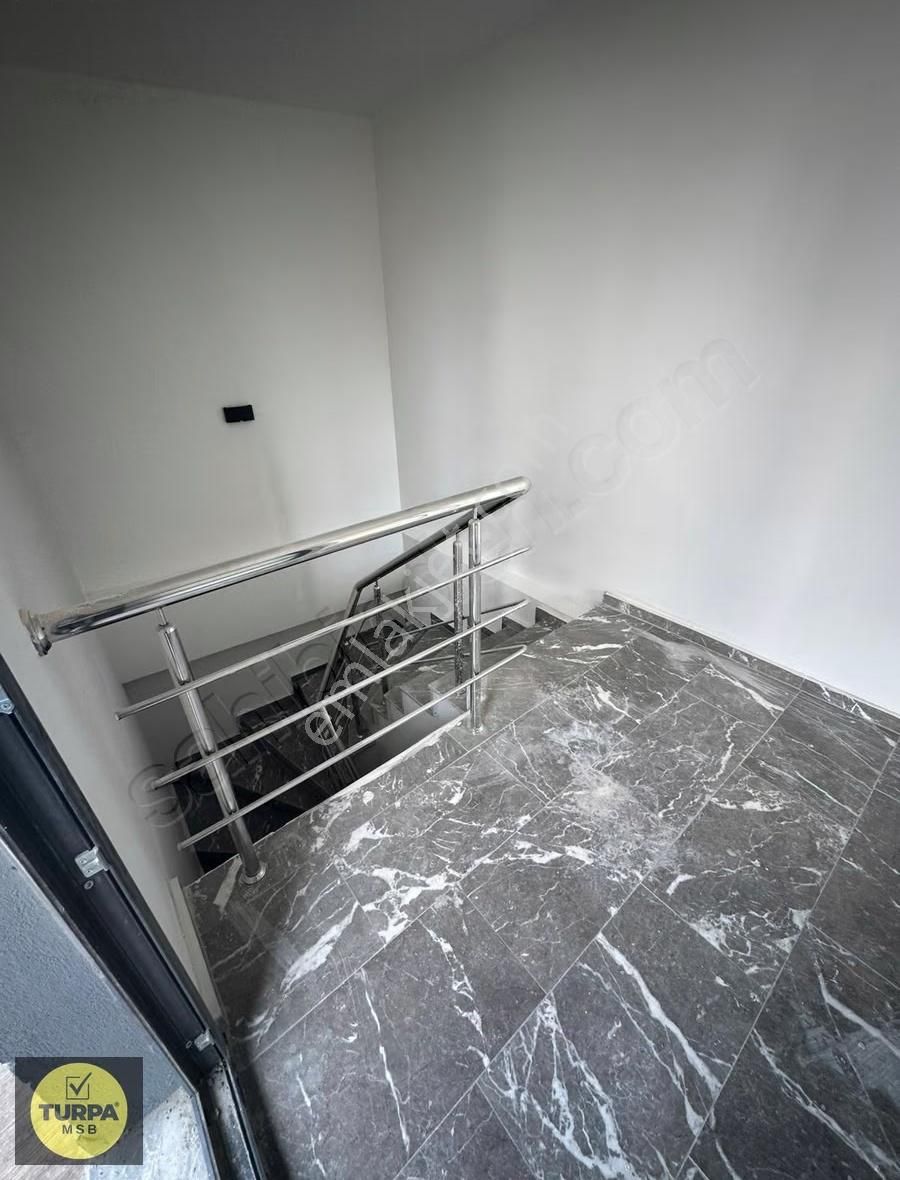 Bornova Atatürk Mahallesinde Sıfır 3+1 Tripleks Köşe Villa - Görsel 8