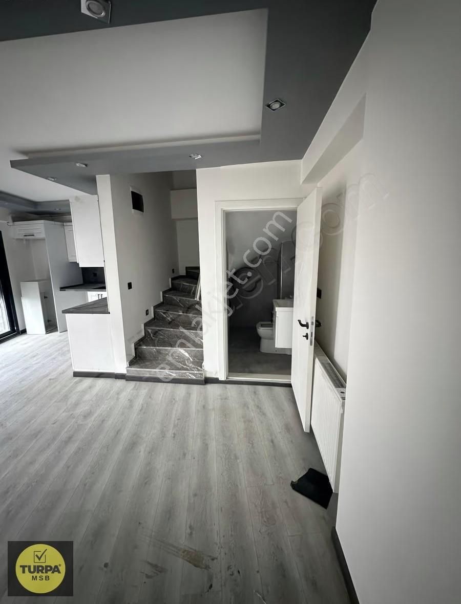 Bornova Atatürk Mahallesinde Sıfır 3+1 Tripleks Köşe Villa - Görsel 24