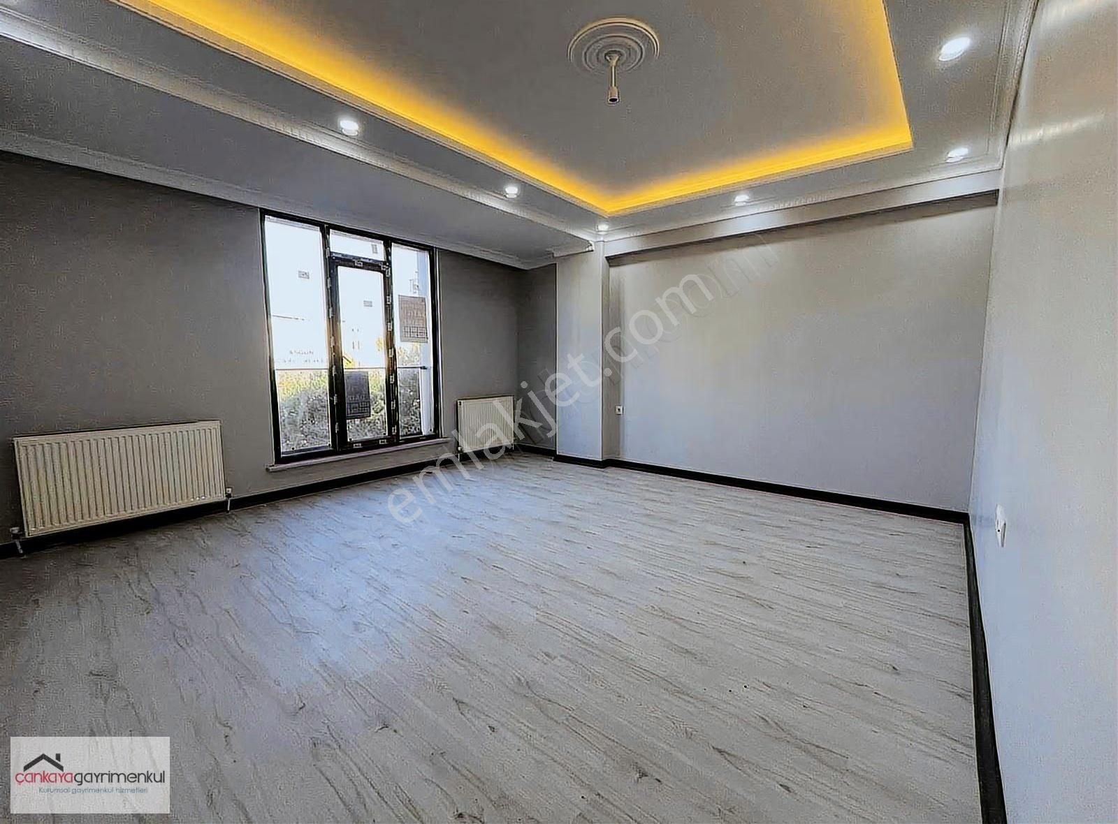 Cebeci'de Emsallerinden Büyük Sıfır Tek Daire Üzeri 2.kat Daire