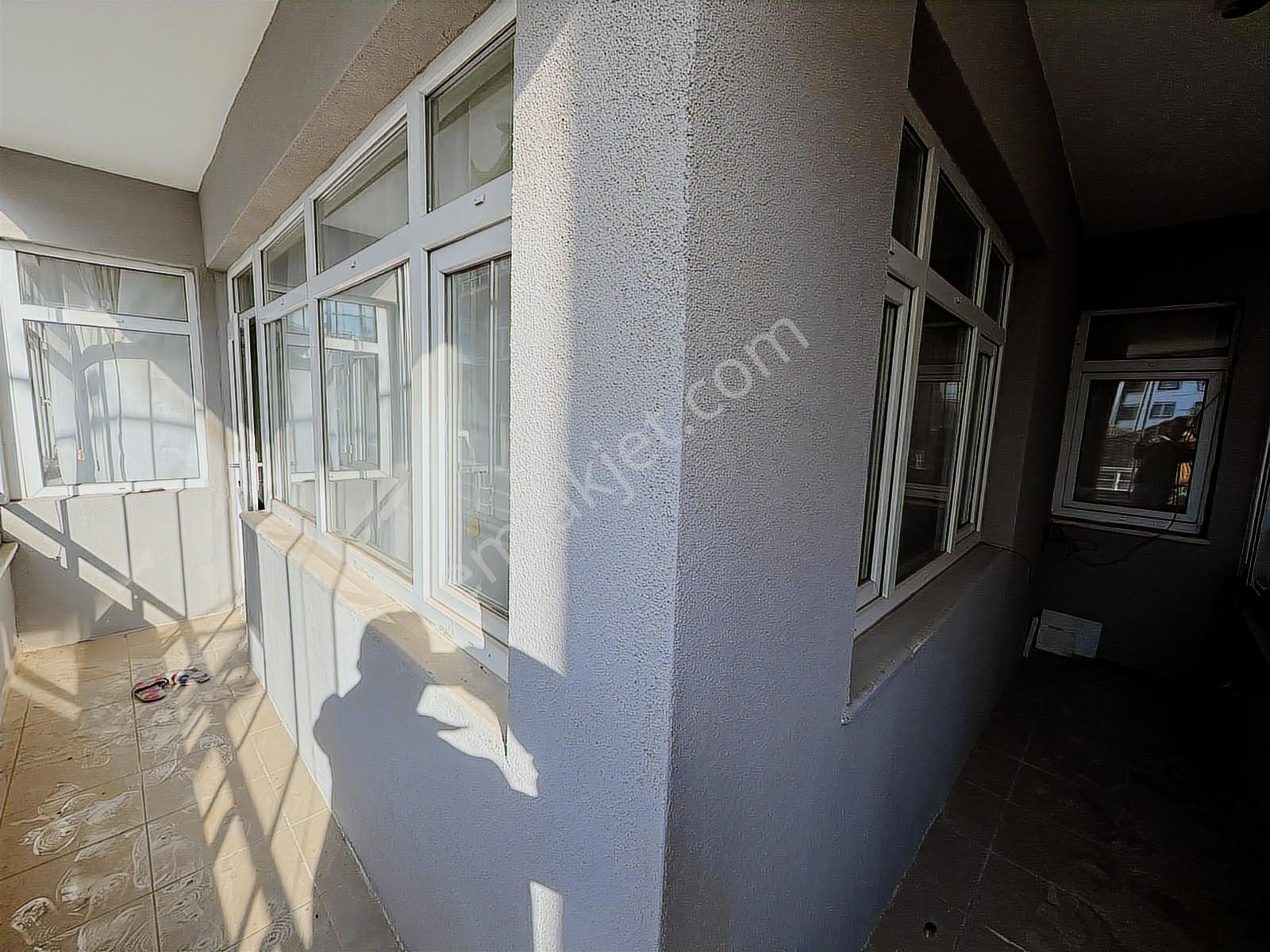 Bafra Büyükcami Mahallesi'nde Satılık Eşyalar Dahil 120 M2 Daire - Görsel 2