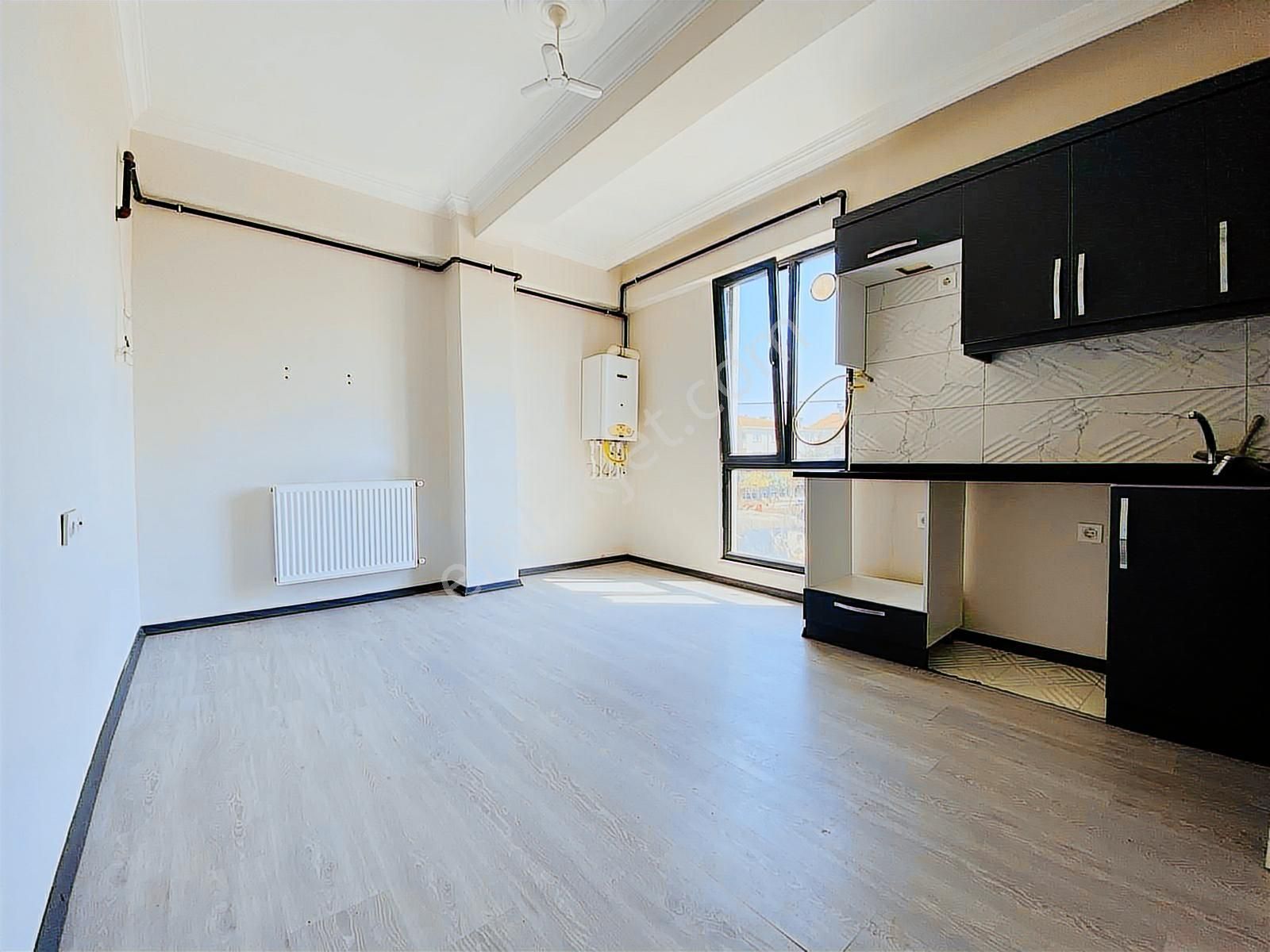 Dairemiz 3.kattadır Merkeze Denize Yürüme Mesafesinde 1+1 Daire - Görsel 5