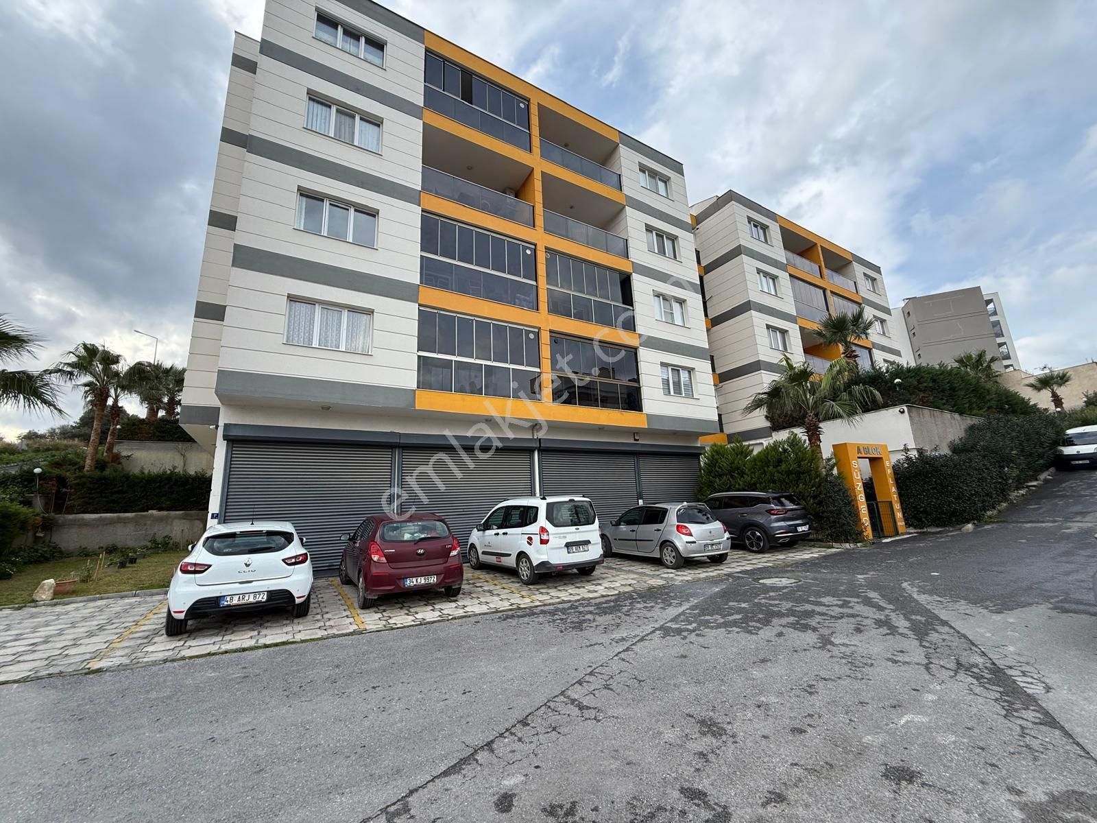 Kuşadası Havuzlu Site Eşyalı Arakat Satılık 3+1 Lux Daire - Görsel 3