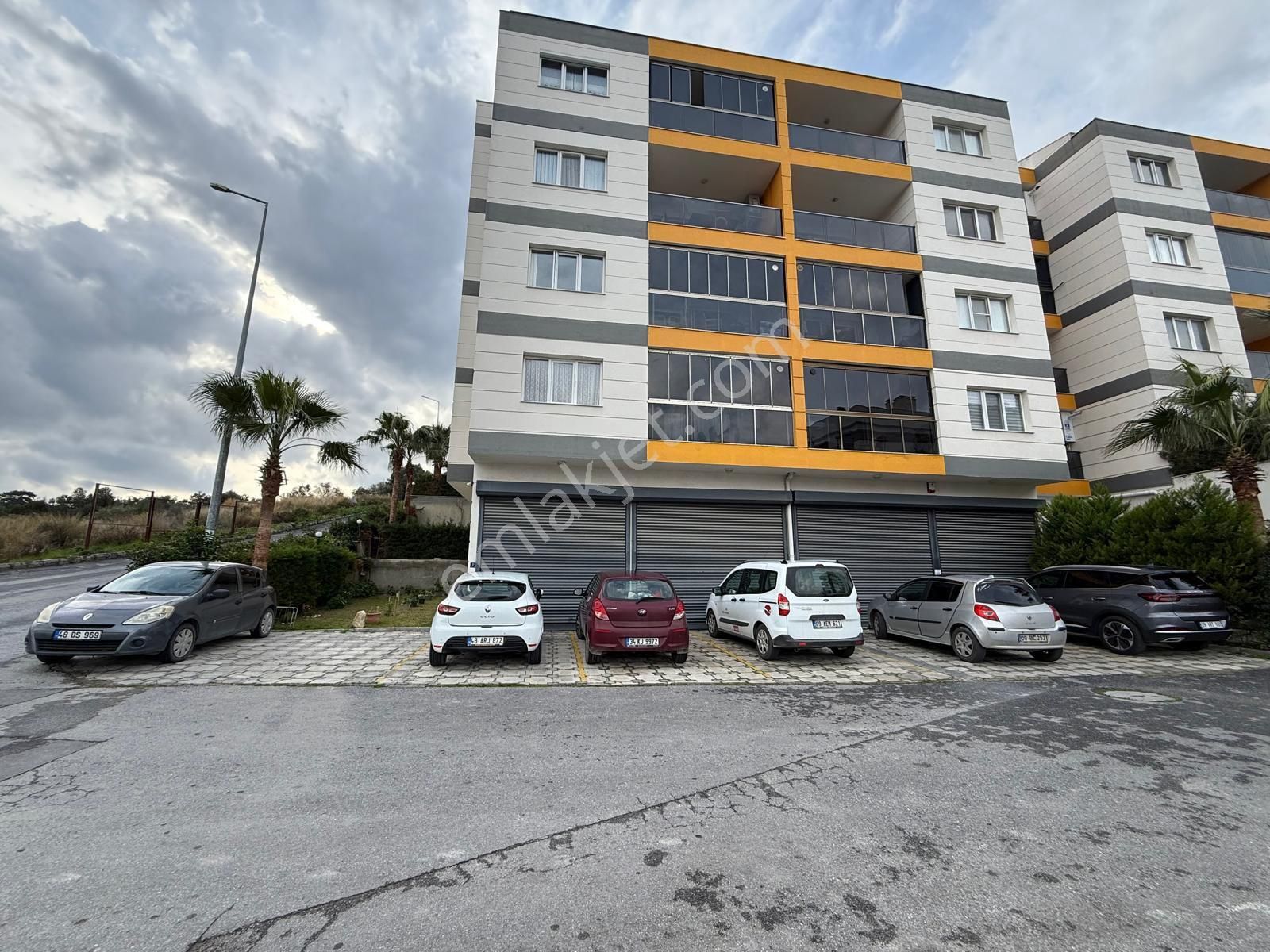 Kuşadası Havuzlu Site Eşyalı Arakat Satılık 3+1 Lux Daire - Görsel 2