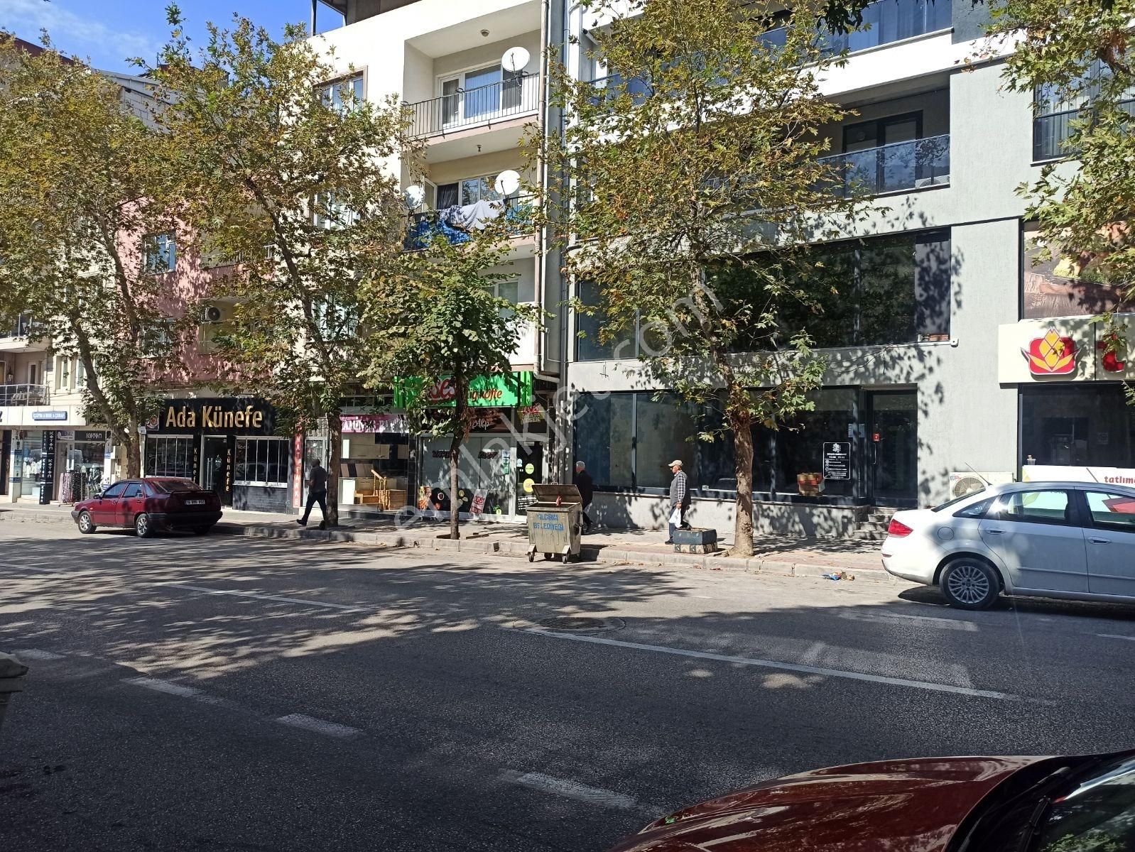 Selçukbey Caddesinde Konat Apartmanı Altı 100 M2 Kiralık Dükkan, - Görsel 2