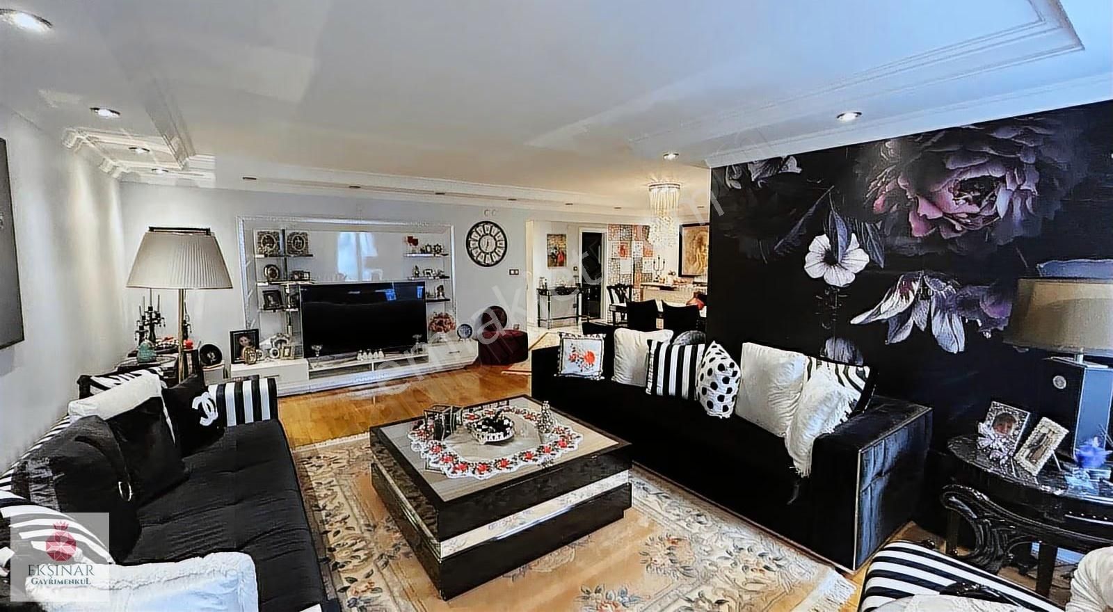 Ekşinar Gayrimenkul'den Florya'da Bahçe Kullanımlı Satılık Daire