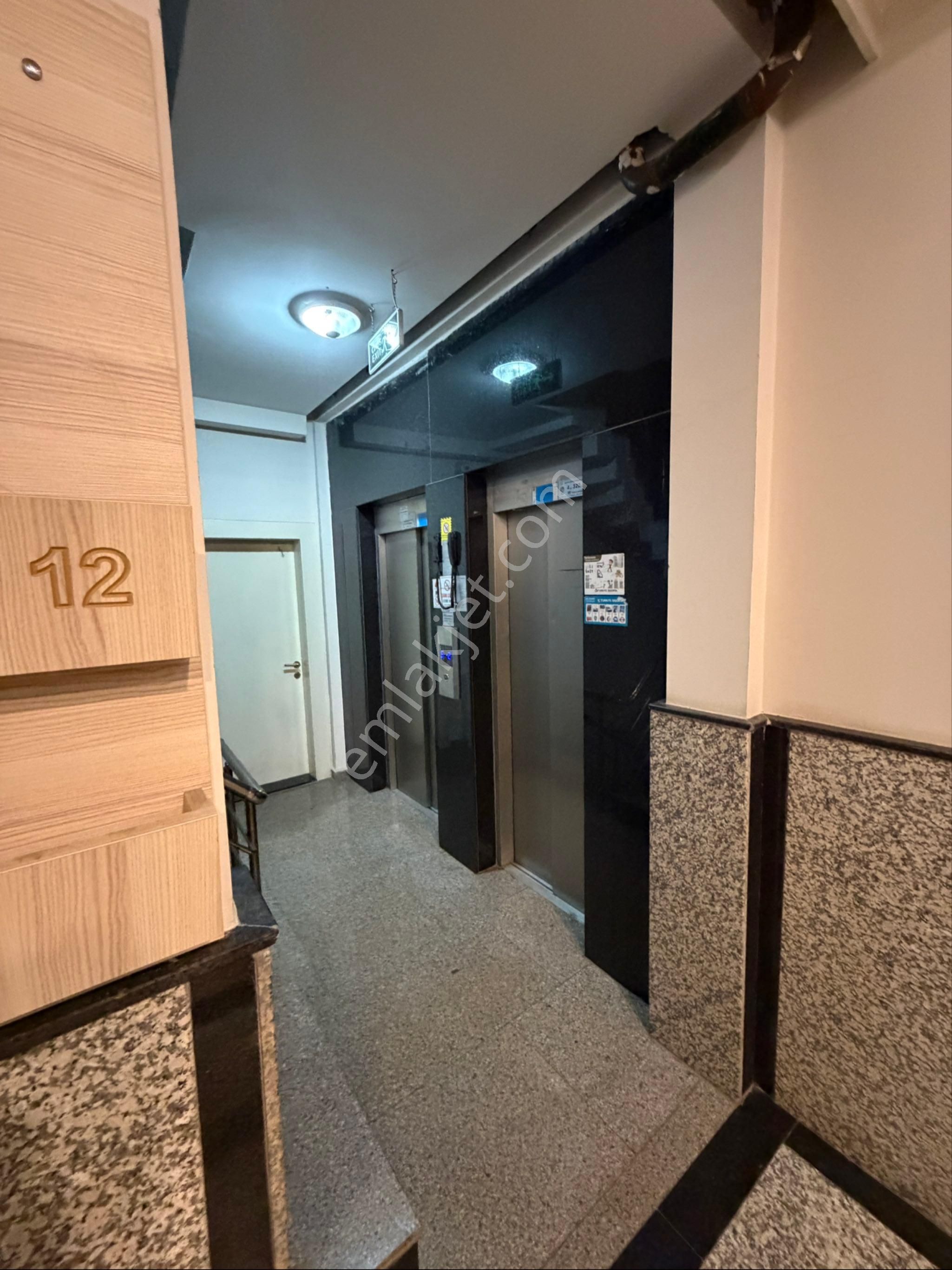 Finans Merkezine Komşu İki Bloklu Siteside 2+1 Satılık - Görsel 2