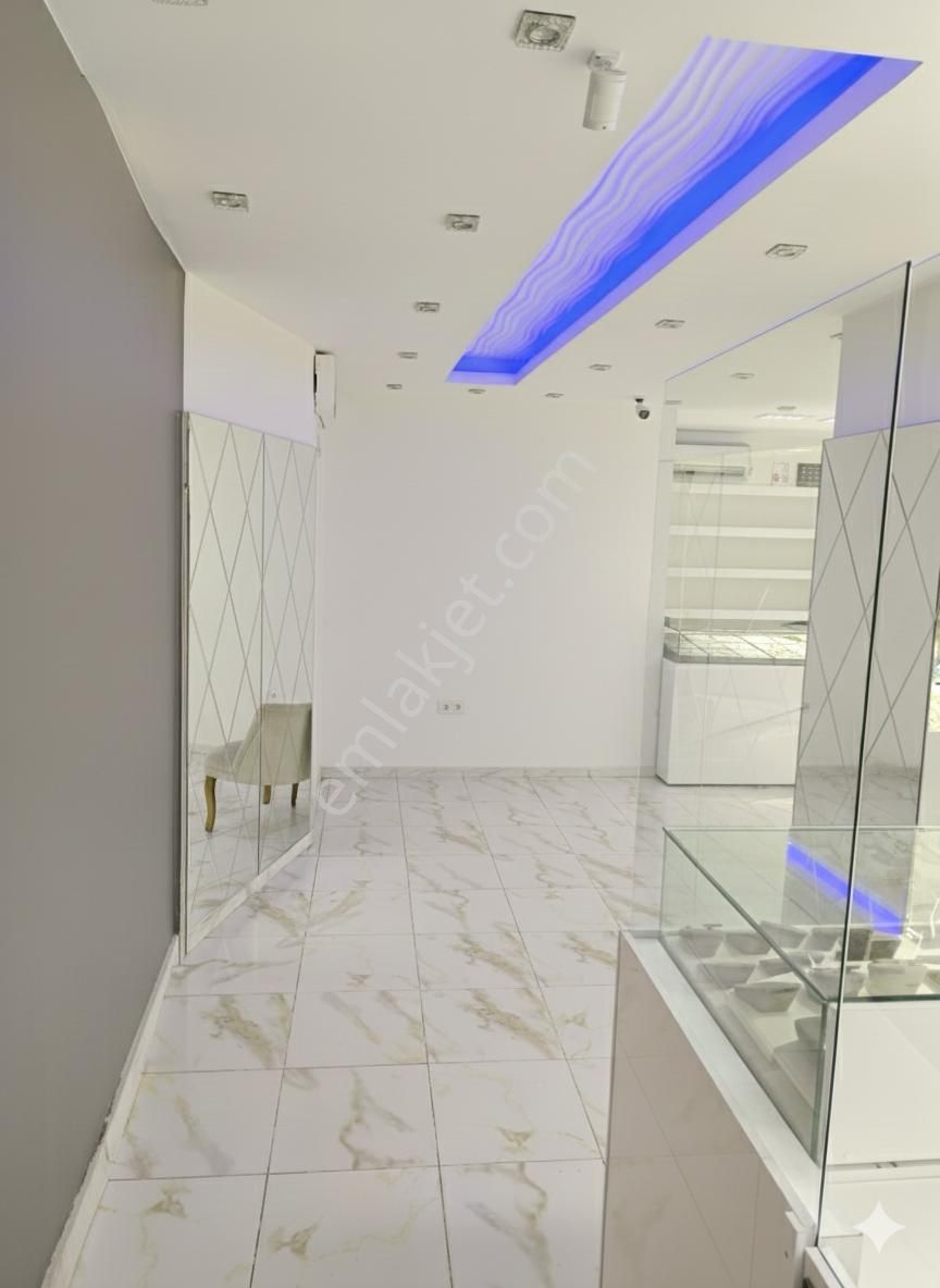 Fatih Mahallesi Pazar Caddesi Yürüyüş Yolunda Köşe Dükkan - Görsel 4