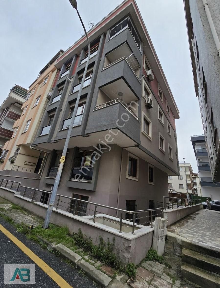 Üsküdar Kısıklı Çamlıcada Metroya Yakın 2+1 Daire